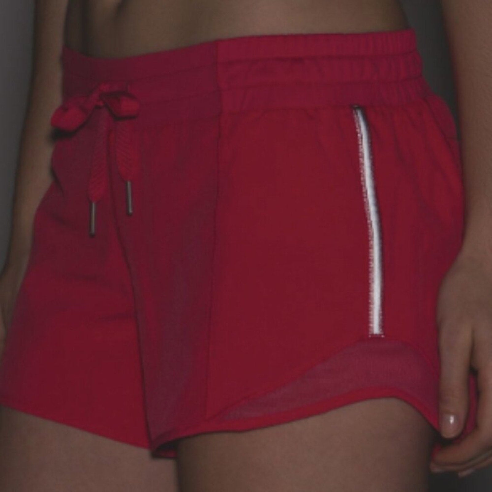 (6202) LULULEMON Hotty Hot Short  4" in Sz 6 in Boom Juice *LOVED *GUC
