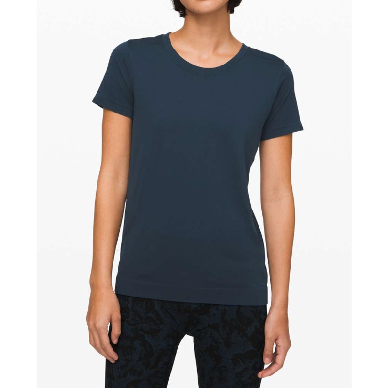 50 - LULULEMON Swiftly Relaxed Short Sleeve Night Diver in Sz 4/6