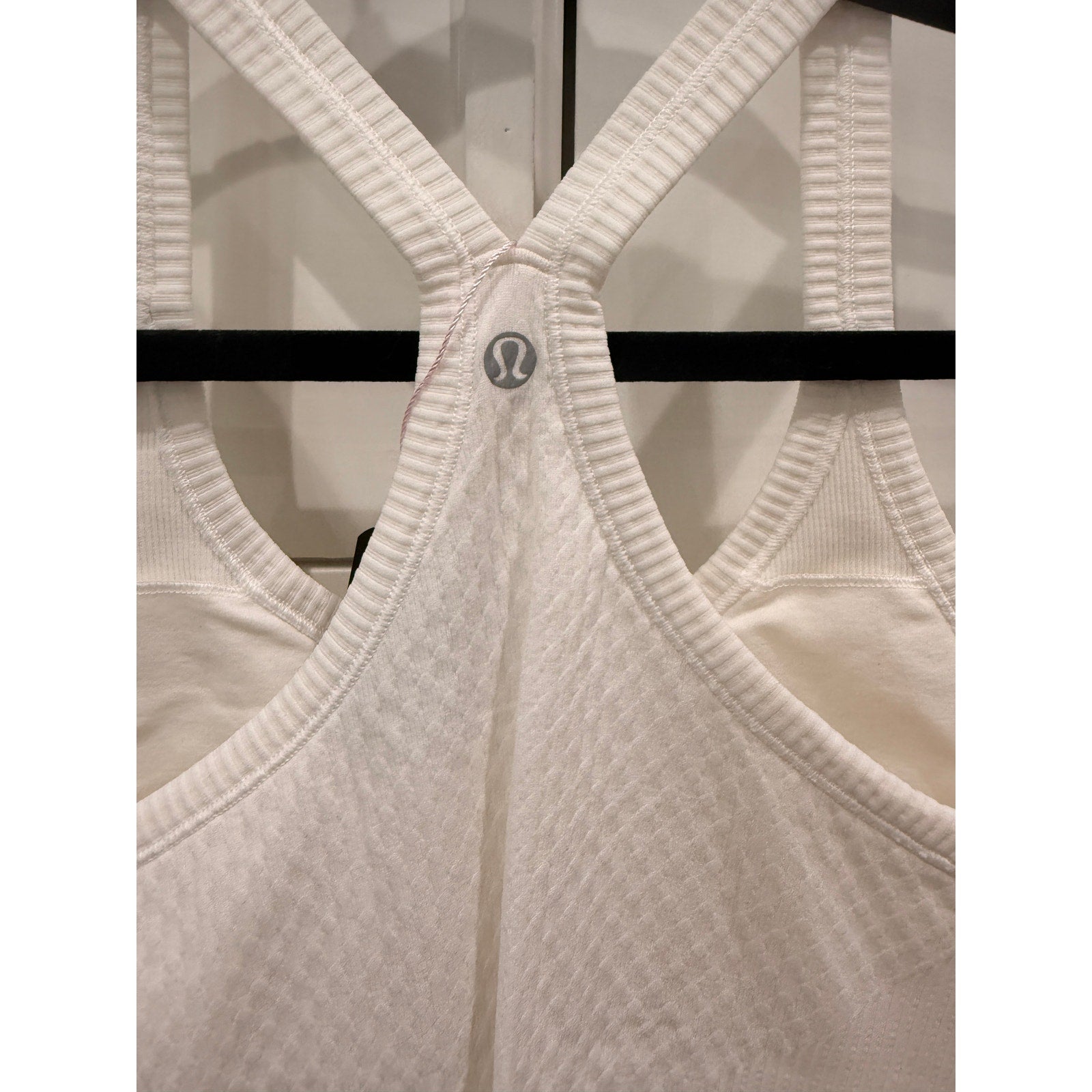 29 - LULULEMON Ebb to Street Tank Top in White Sz 8 (No Pads)