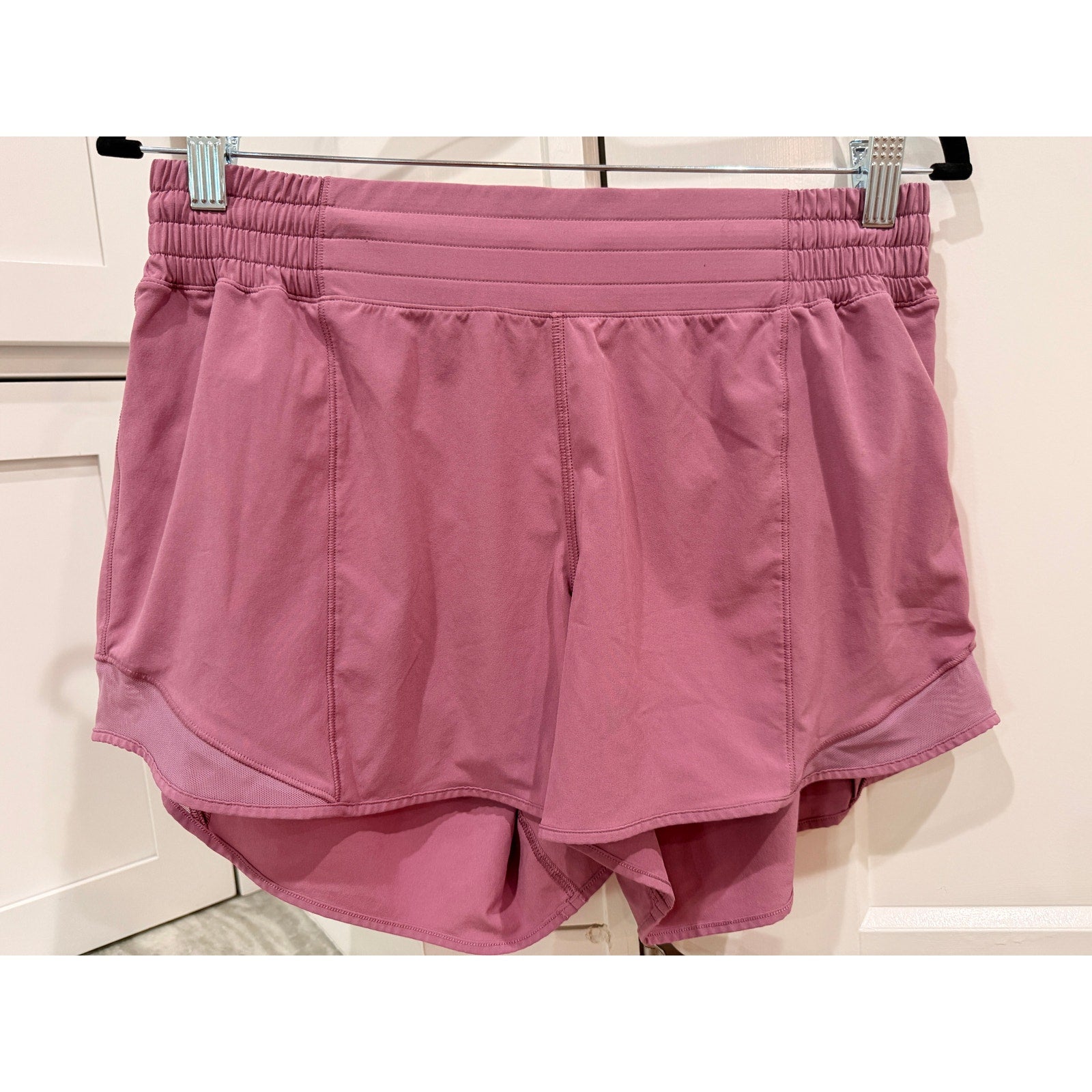 436 Lululemon Hotty Hot High-Rise Lined Short 4" Velvet Dust Sz 10
