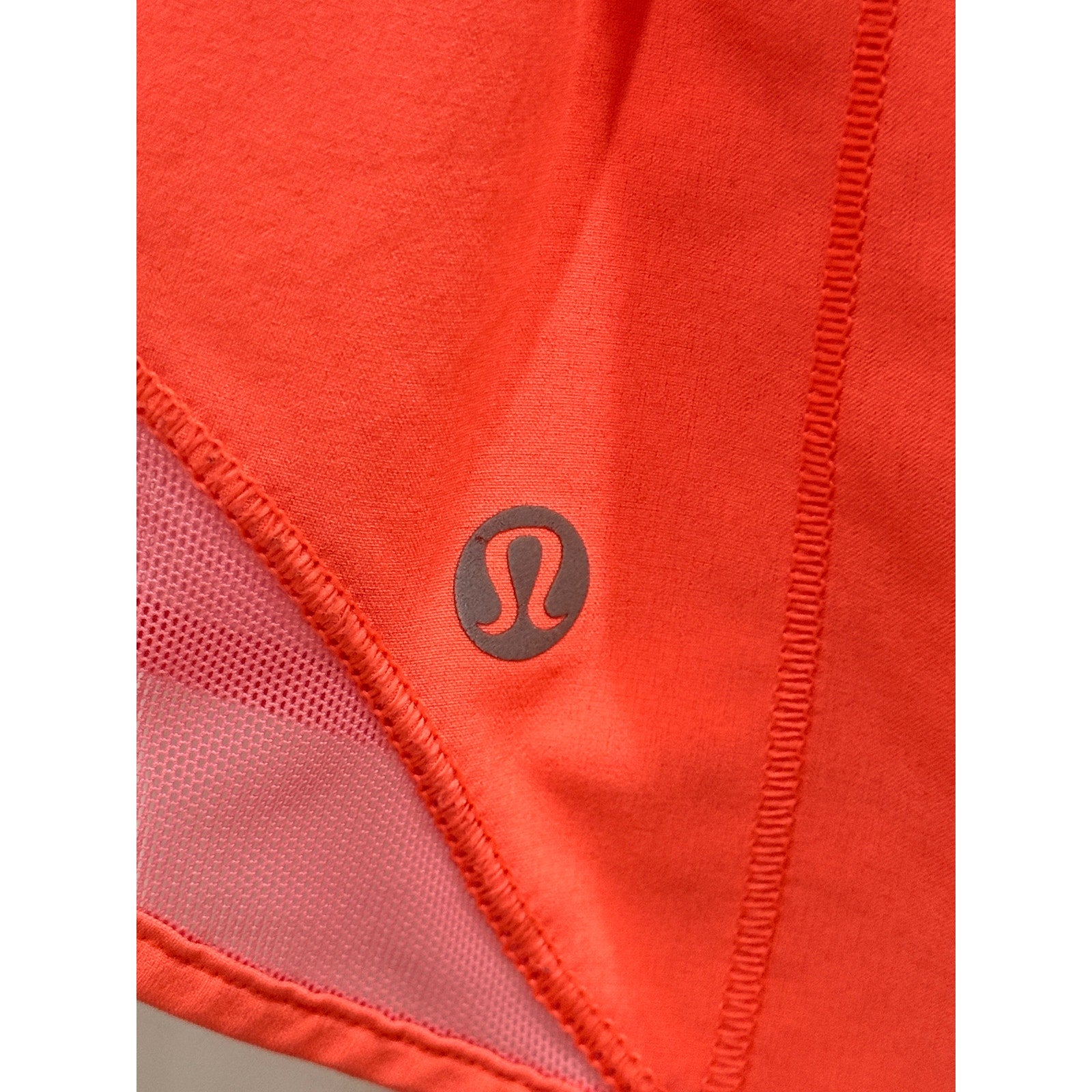 435 - Lululemon Hotty Hot Short II *Long 4" in Grapefruit Sz 4 *Spots