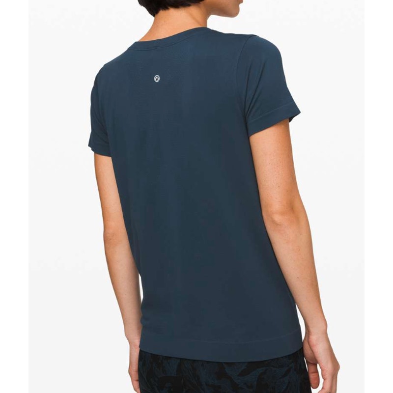 50 - LULULEMON Swiftly Relaxed Short Sleeve Night Diver in Sz 4/6