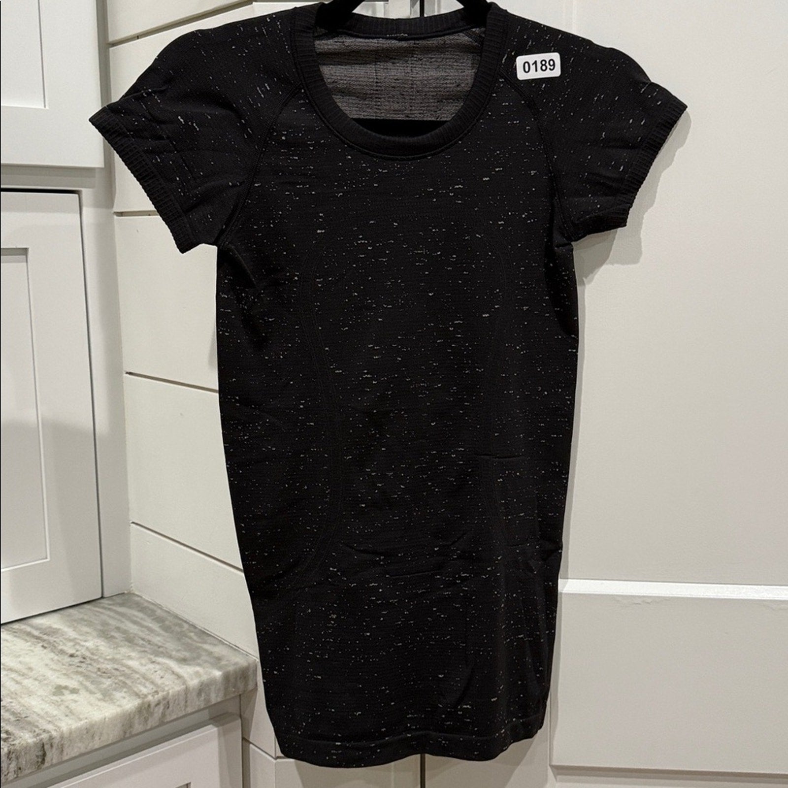 189 Lululemon Swiftly Tech Short Sleeve Crew Black/White Size 4