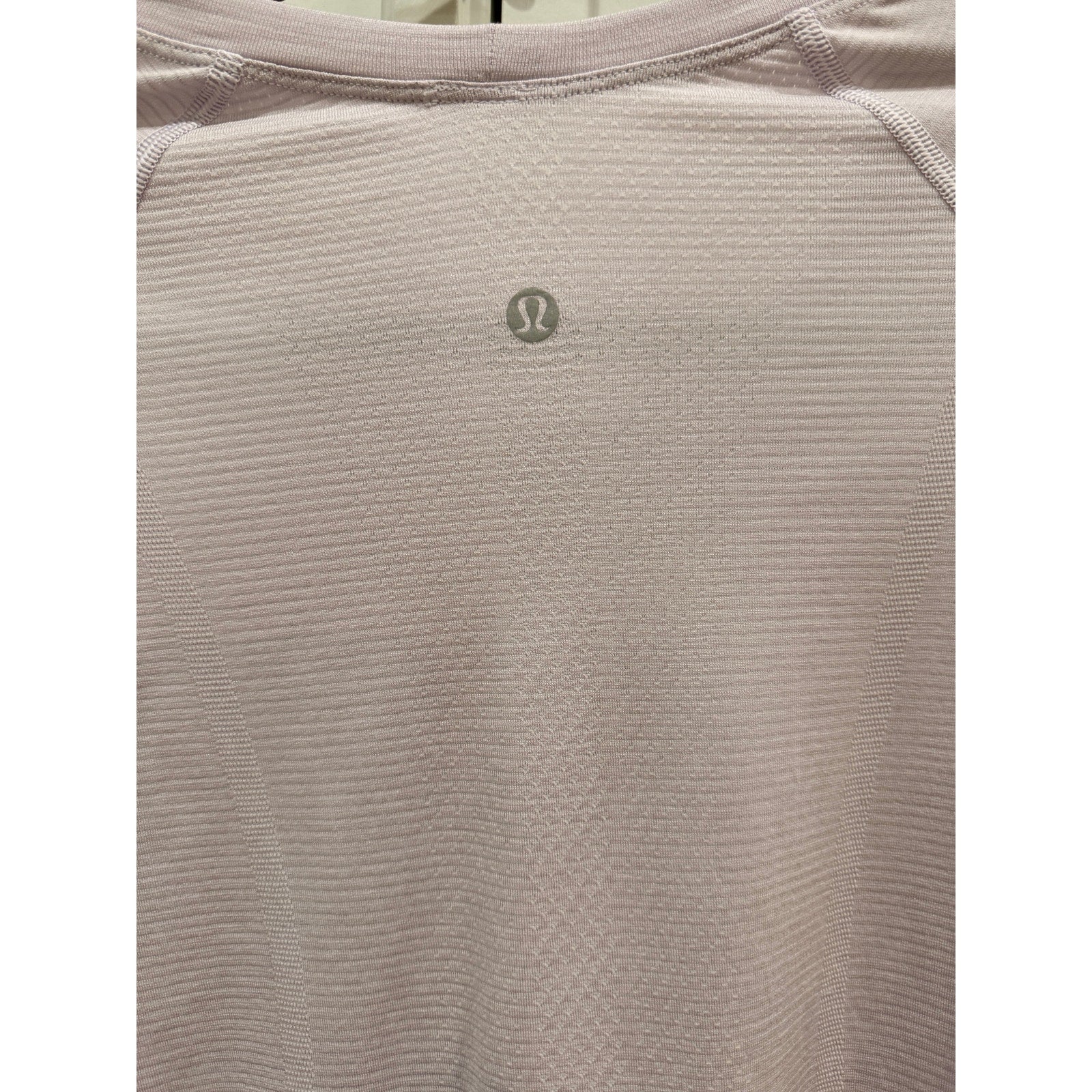6042 - LULULEMON RUN: Swiftly Tech Long Sleeve Crew Sz 8 *FLAW