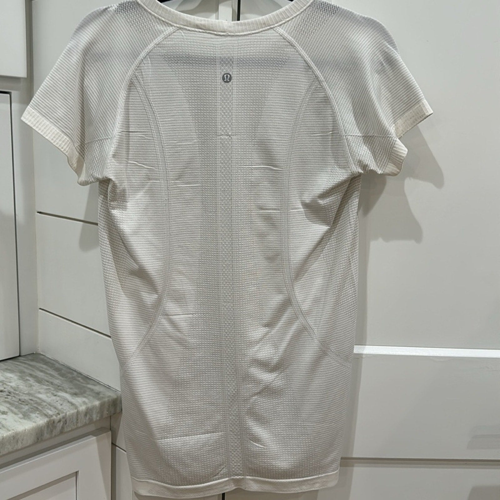 (6061)  🍋 LULULEMON RUN: Swiftly Tech Short Sleeve Crew Sz 10 **LOVED