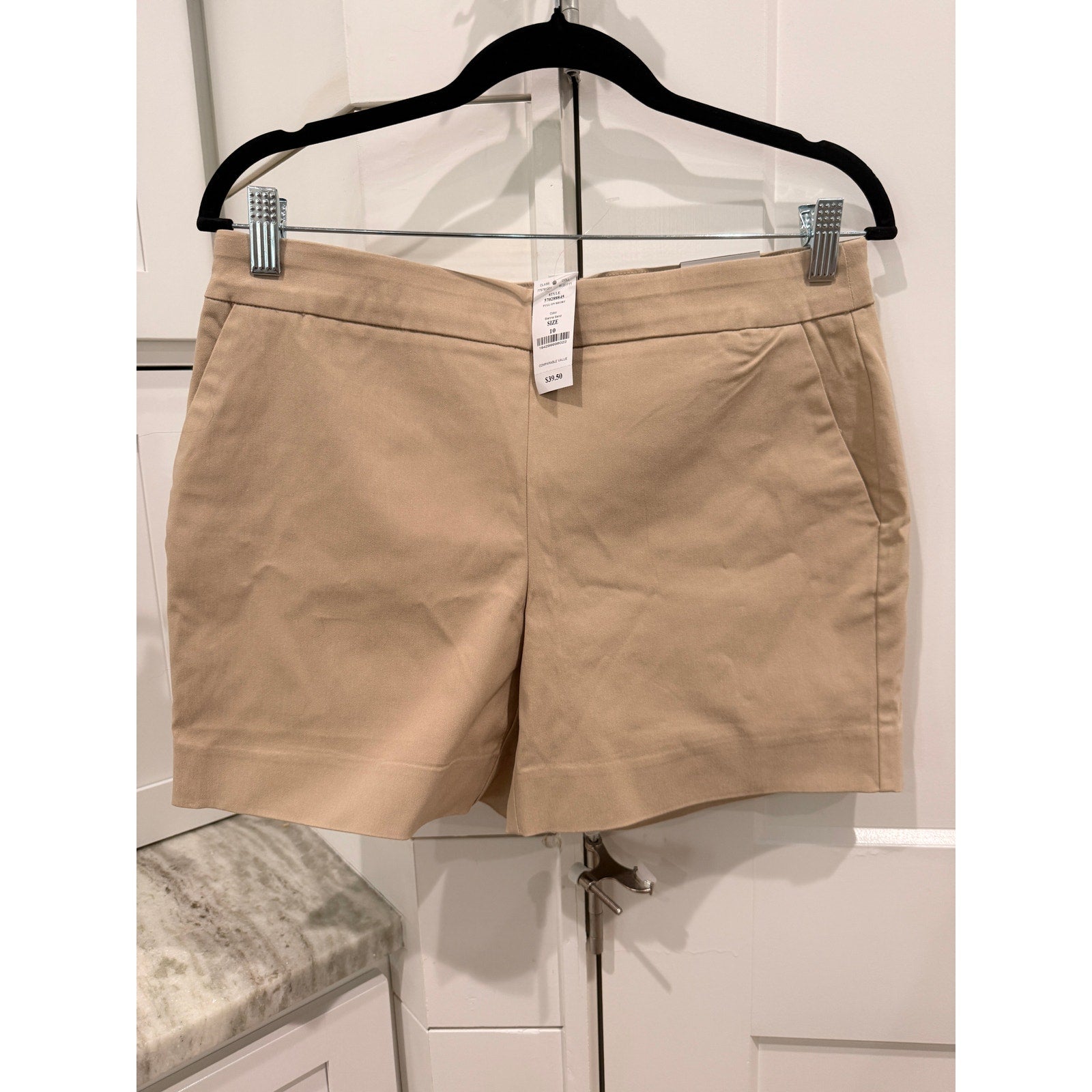 358 NWT WHITE House/Black Market Pull On Short in Sienna Sand in Sz 10