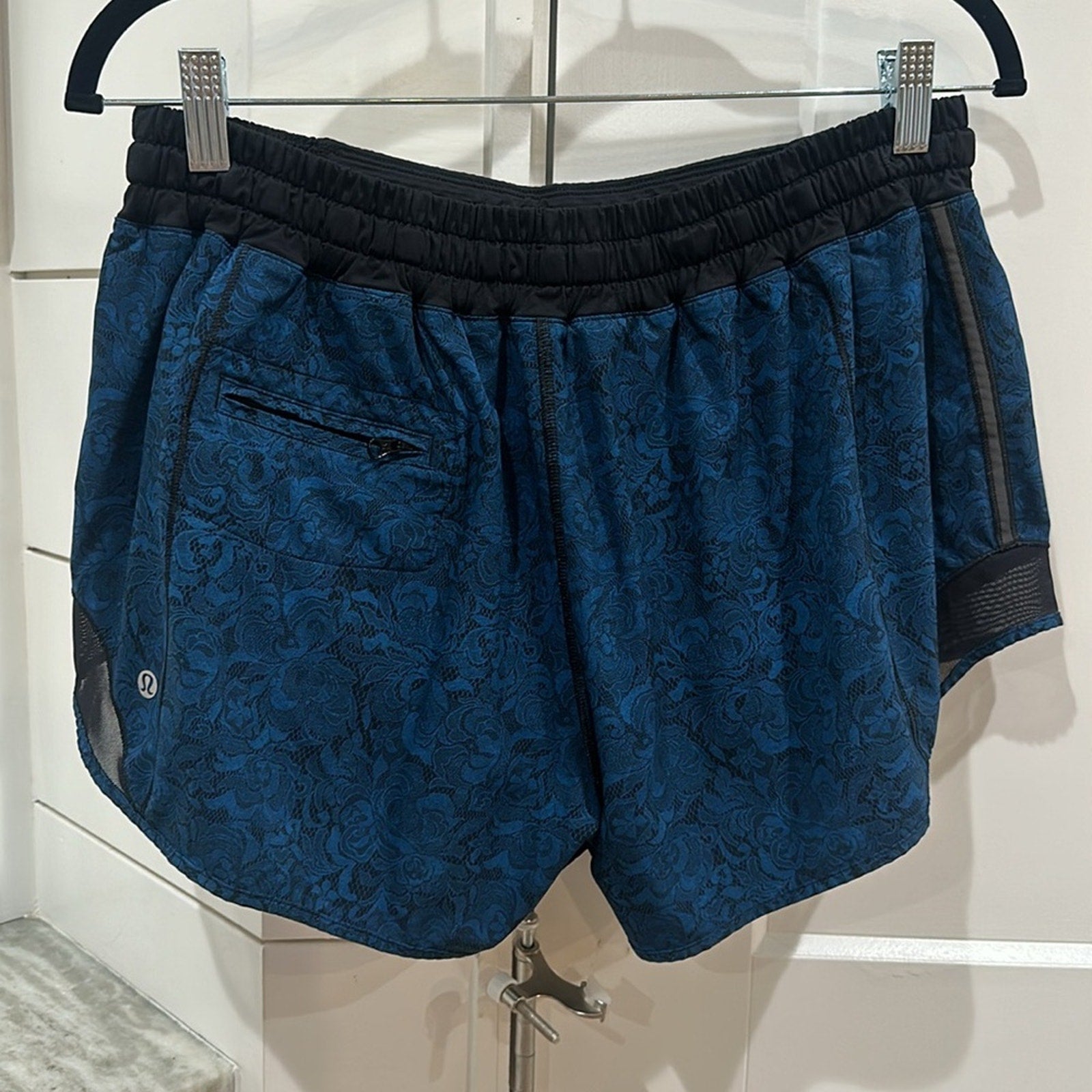6152 LULULEMON Hotty Hot Short 4" Sz 12 **LOVED *EUC