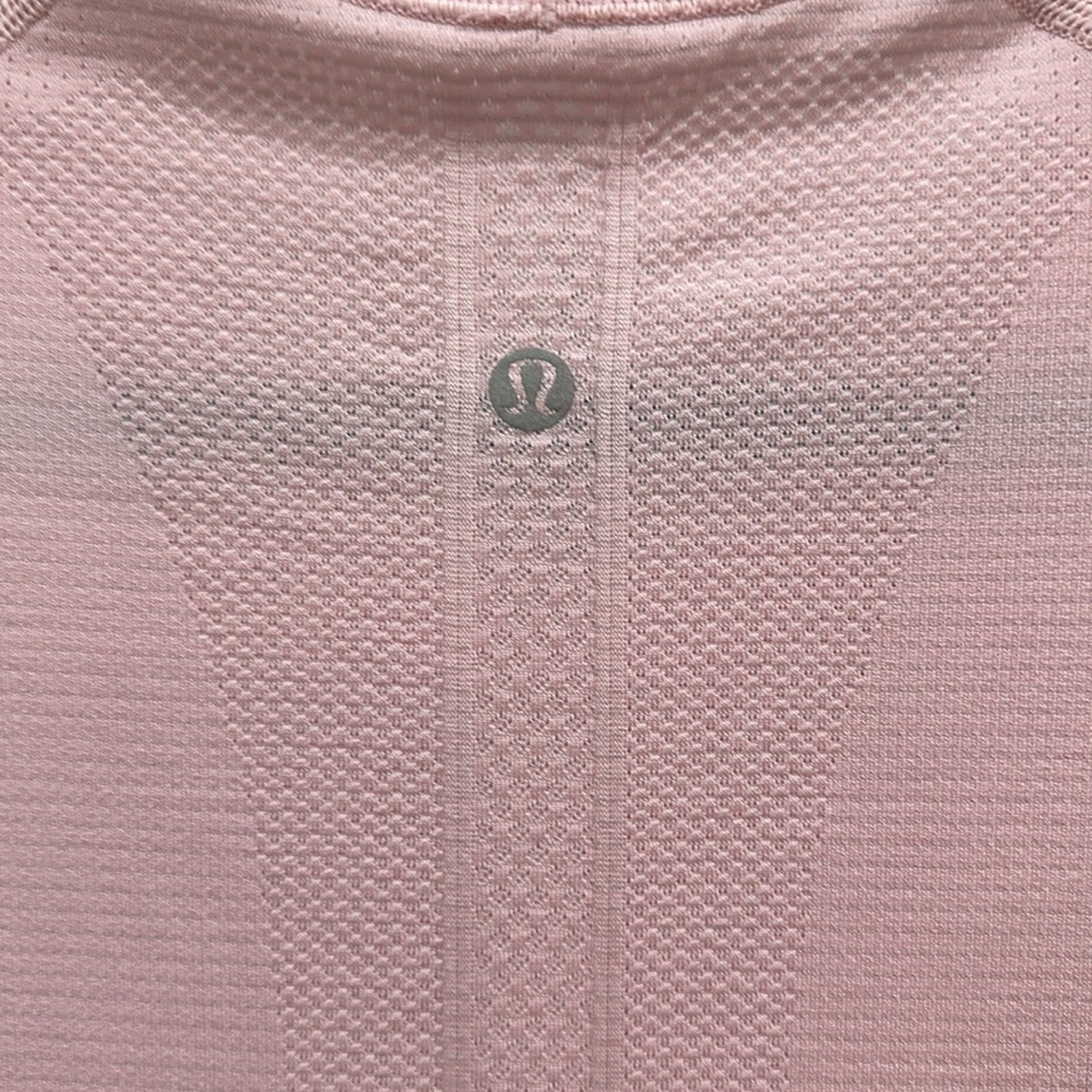 2130 - LULULEMON RUN: Swiftly Tech BREEZE Long Sleeve Crew Sz 8