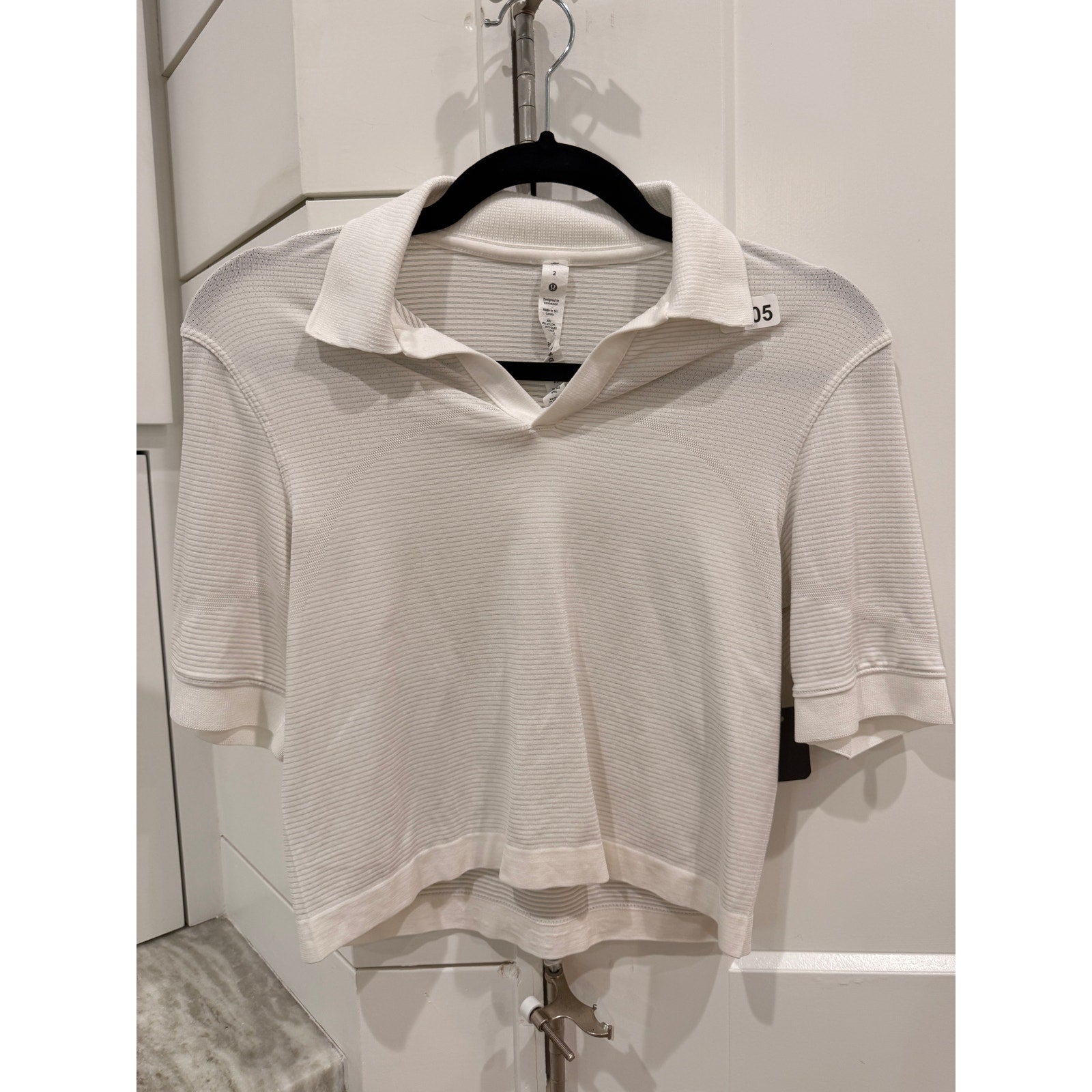 6505 NWT Swiftly Tech Relaxed-Fit Polo Shirt in White Sz 2
