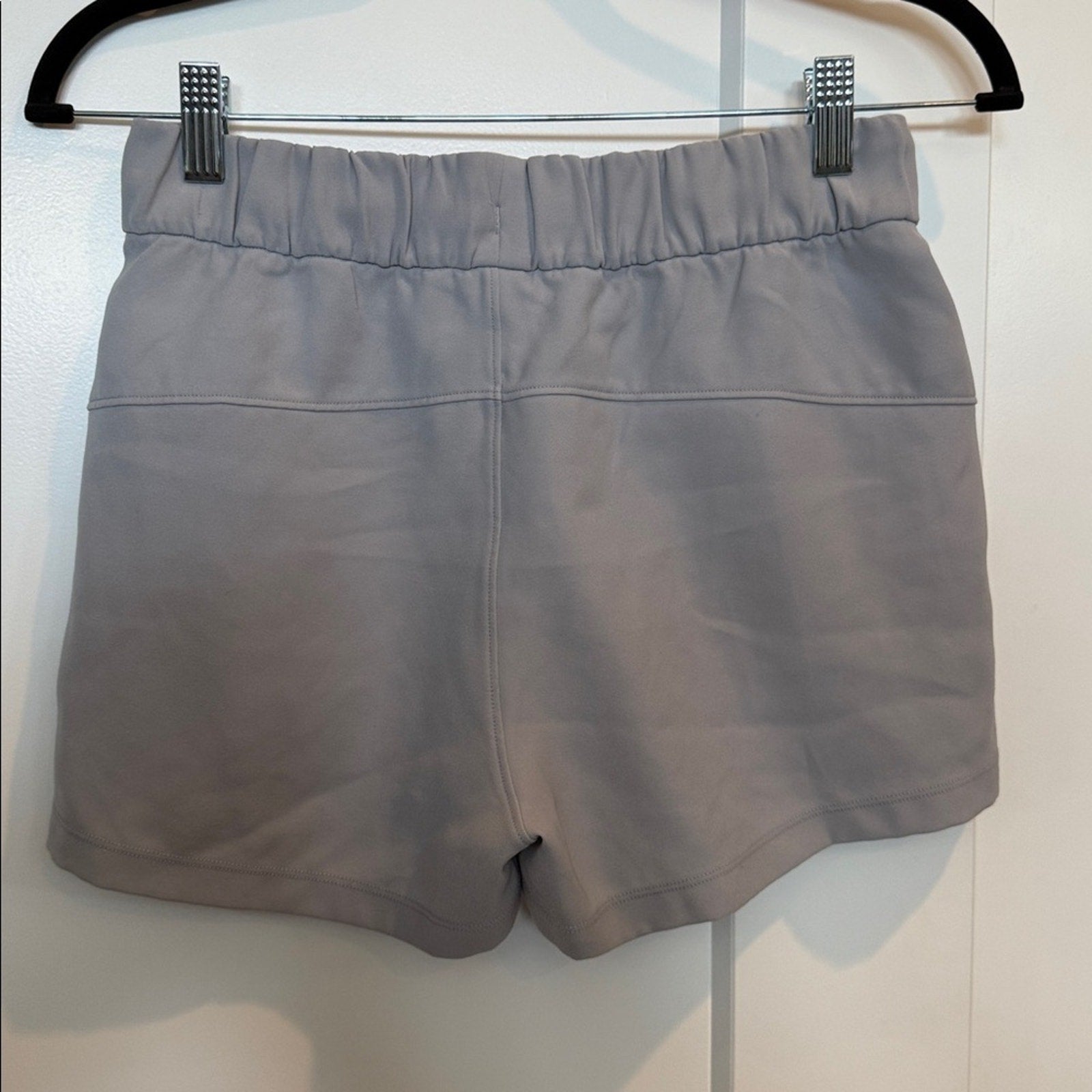 6927 Lululemon On The Fly Short *2.5" Dark Chrome Sz 4