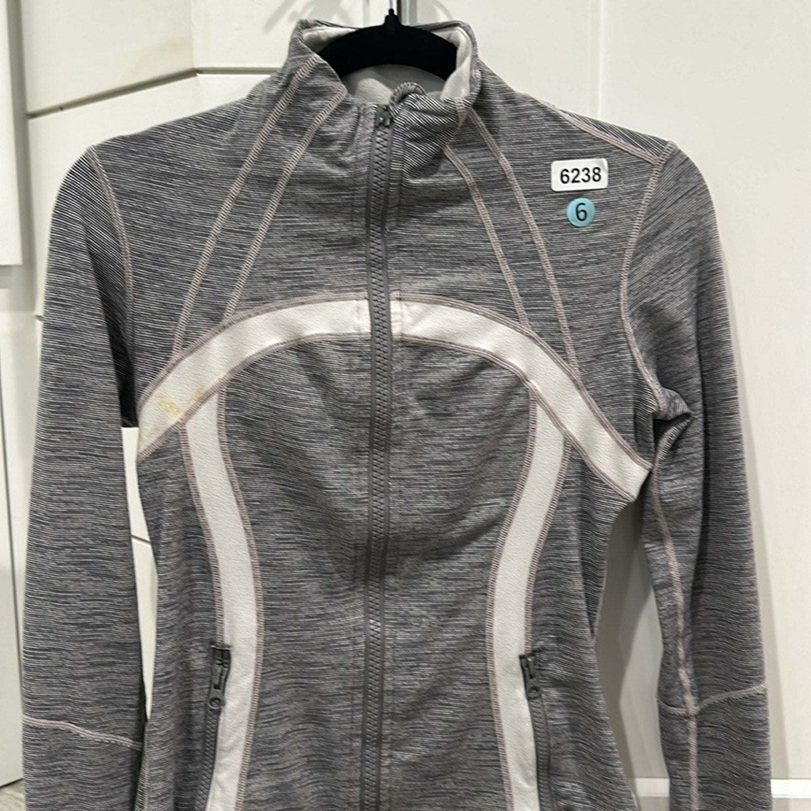 (6238) LULULEMON Define Jacket Sz 6 *FLAW missing zipper pull/Spots