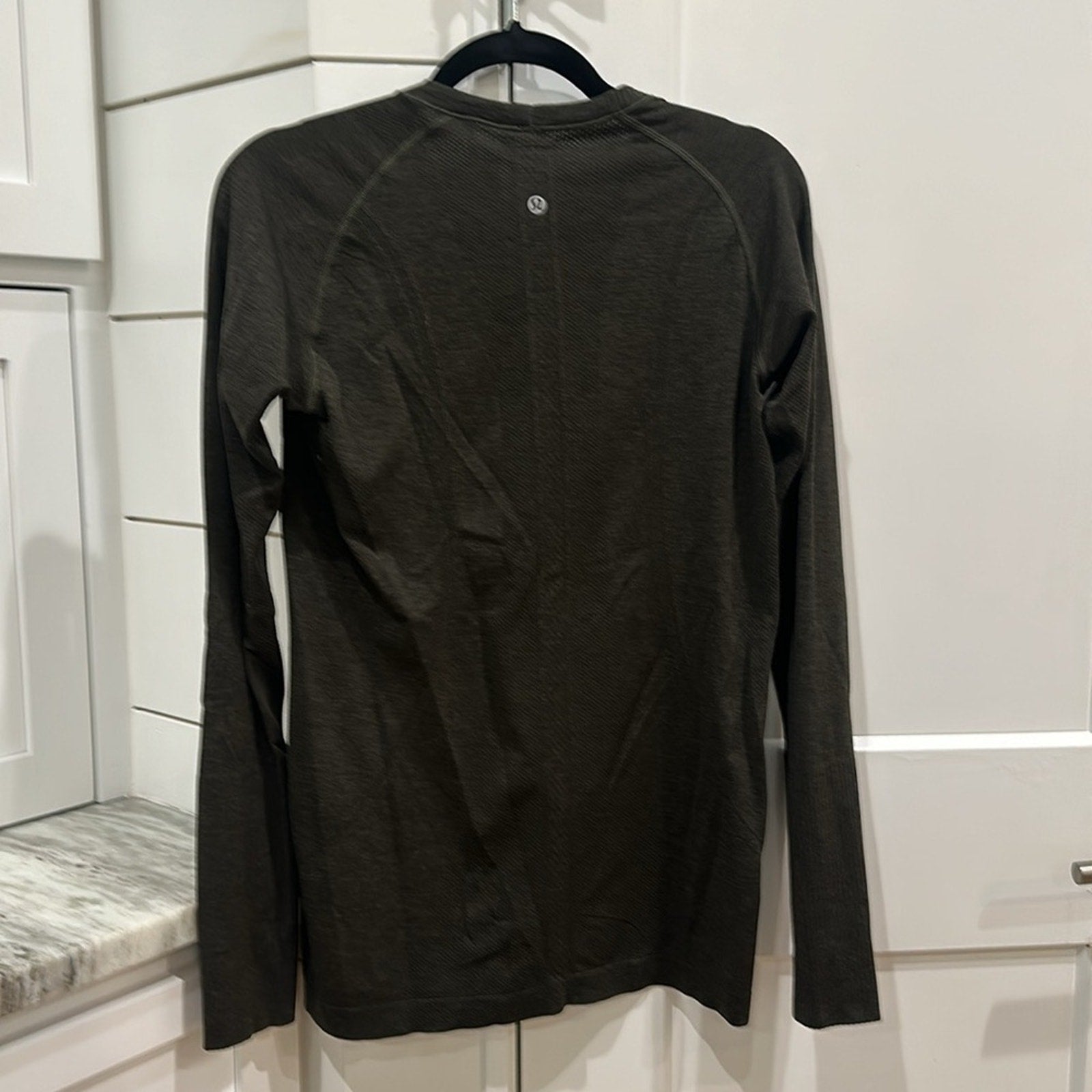 (6006)  🍋 LULULEMON RUN: Swiftly Tech Long Sleeve Crew Sz 10 EUC