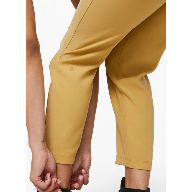6605 LULULEMON On the Fly 7/8 Pant *Woven Vintage Gold sz 4 *LOVED