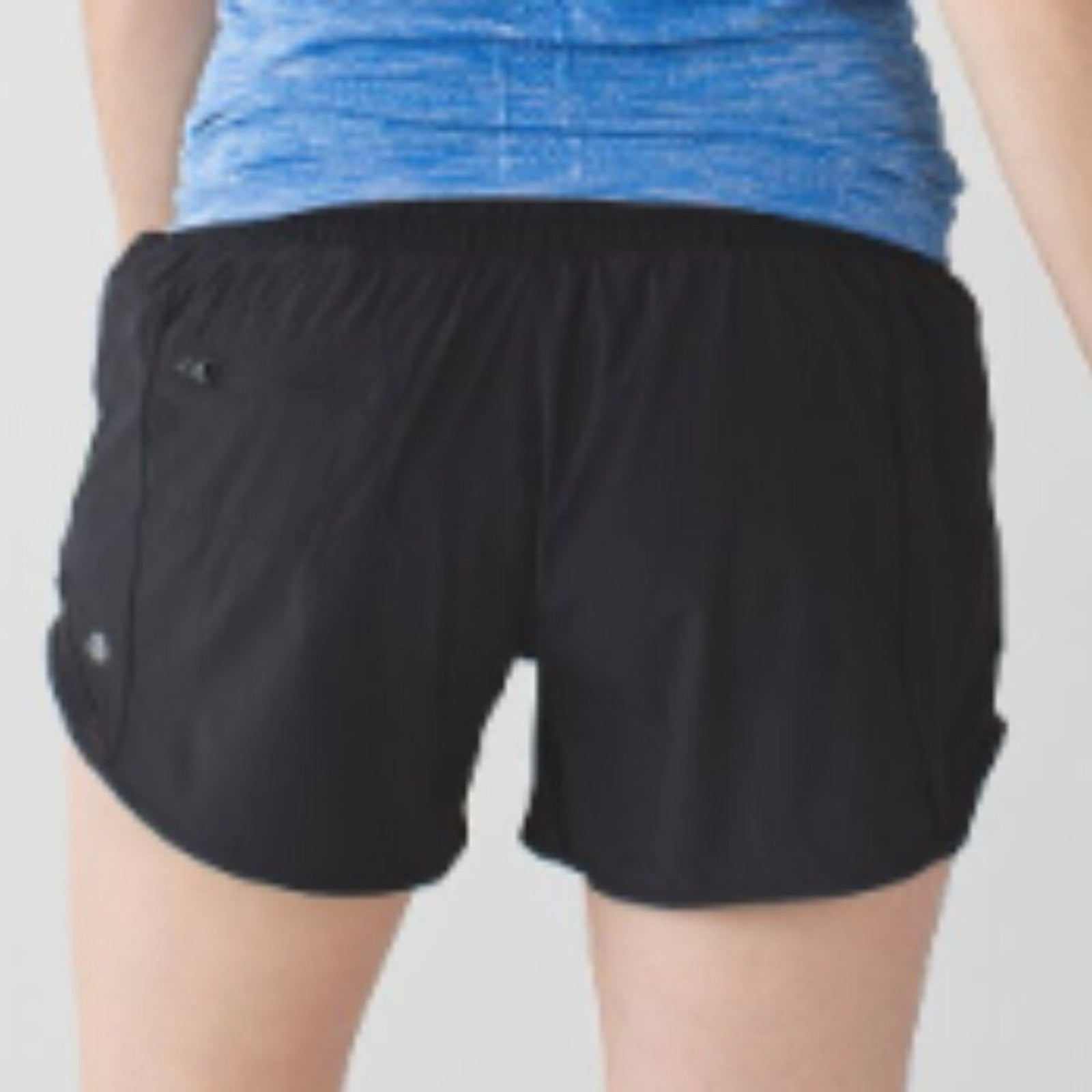 6293 LULULEMON Hotty Hot Short  2.5" in Sz 8 in Black *LOVED *GUC