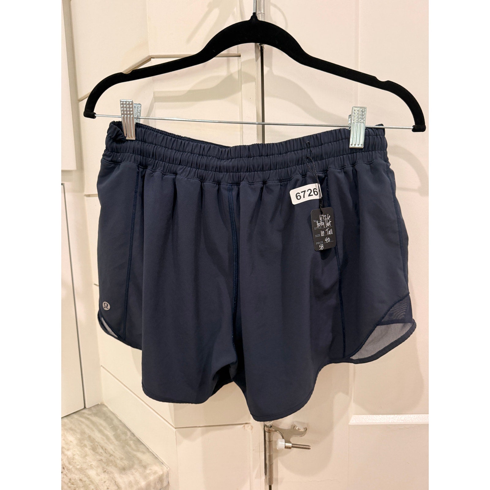 6726 Lululemon Hotty Hot Short II *Long 4" True Navy in Sz 10 TALL *LOVED