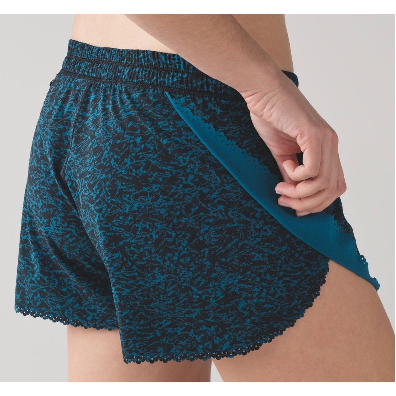 6744 - Lululemon Hit It Short (3 1/2") Iced Wave Capri Black IN Sz 10