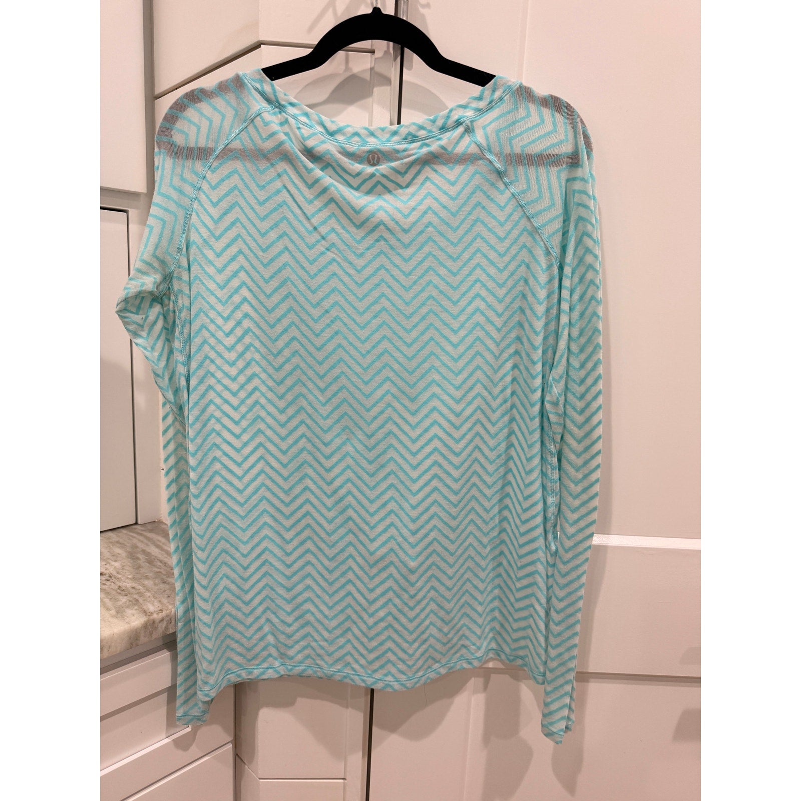 450 - LULULEMON Presence Of Mind Long Slv Texture Chevrn Angel Blue Sz 12 10