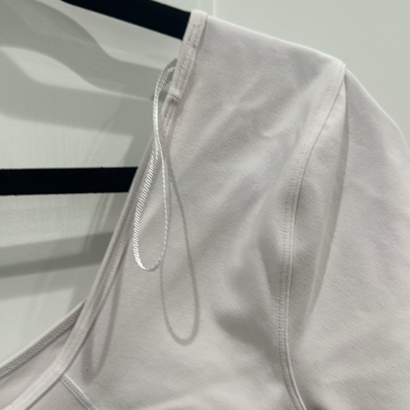 (6289) 🍋  LULULEMON ALIGN TEE P2P=18" Sz  *EUC in WHITE