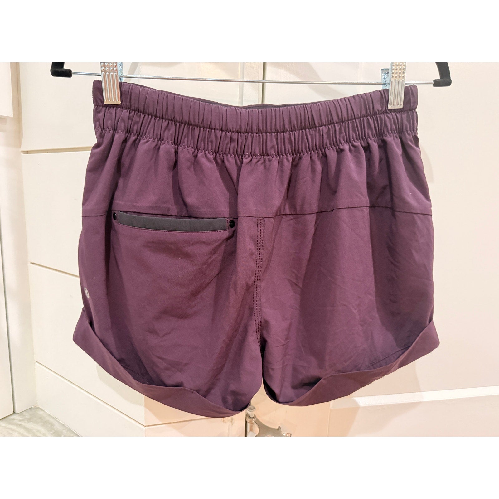 425 - LULULEMON Spring Break Away Short in Marroon/Chianti Sz 6