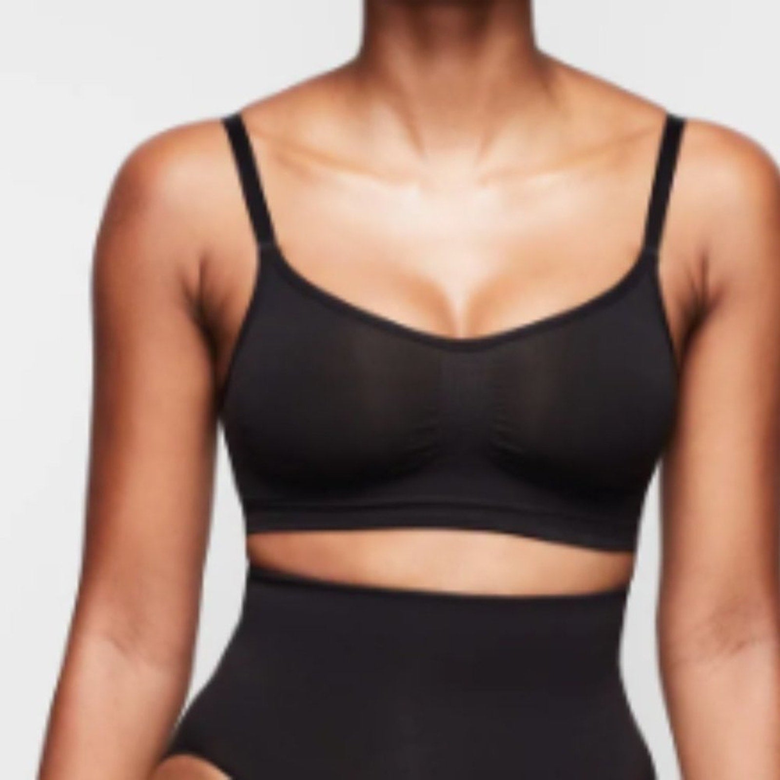 (2224/2225) SKIMS NWT SEAMLESS SCULPT  BRALETTE **ONYX in L/XL