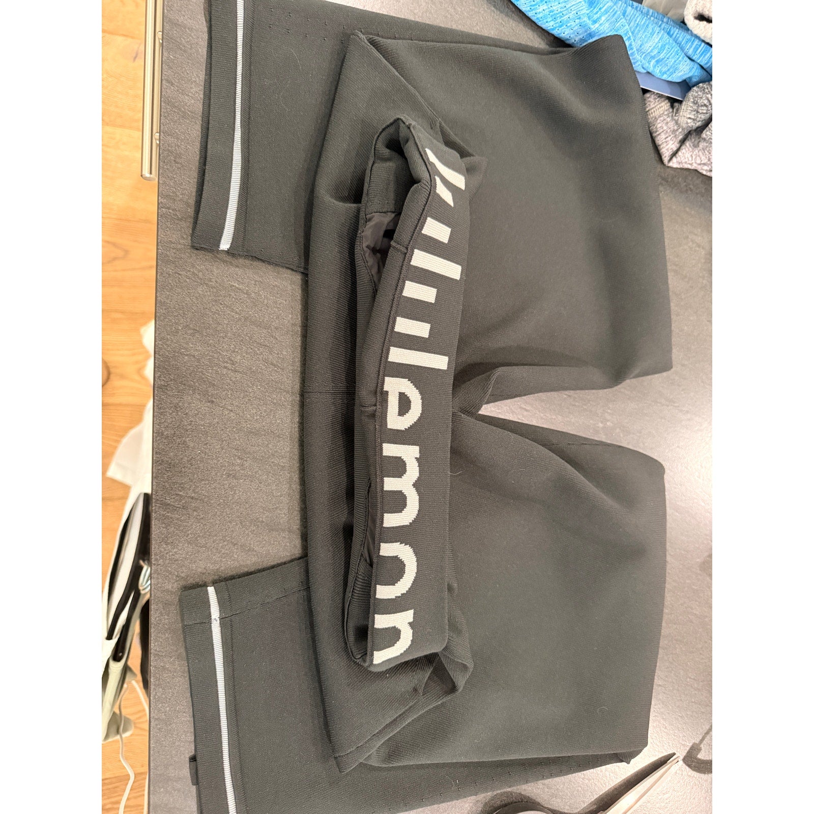 454 - LULULEMON Relaxed-Fit High-Rise Knit Cropped Pants 24" Black in Sz S