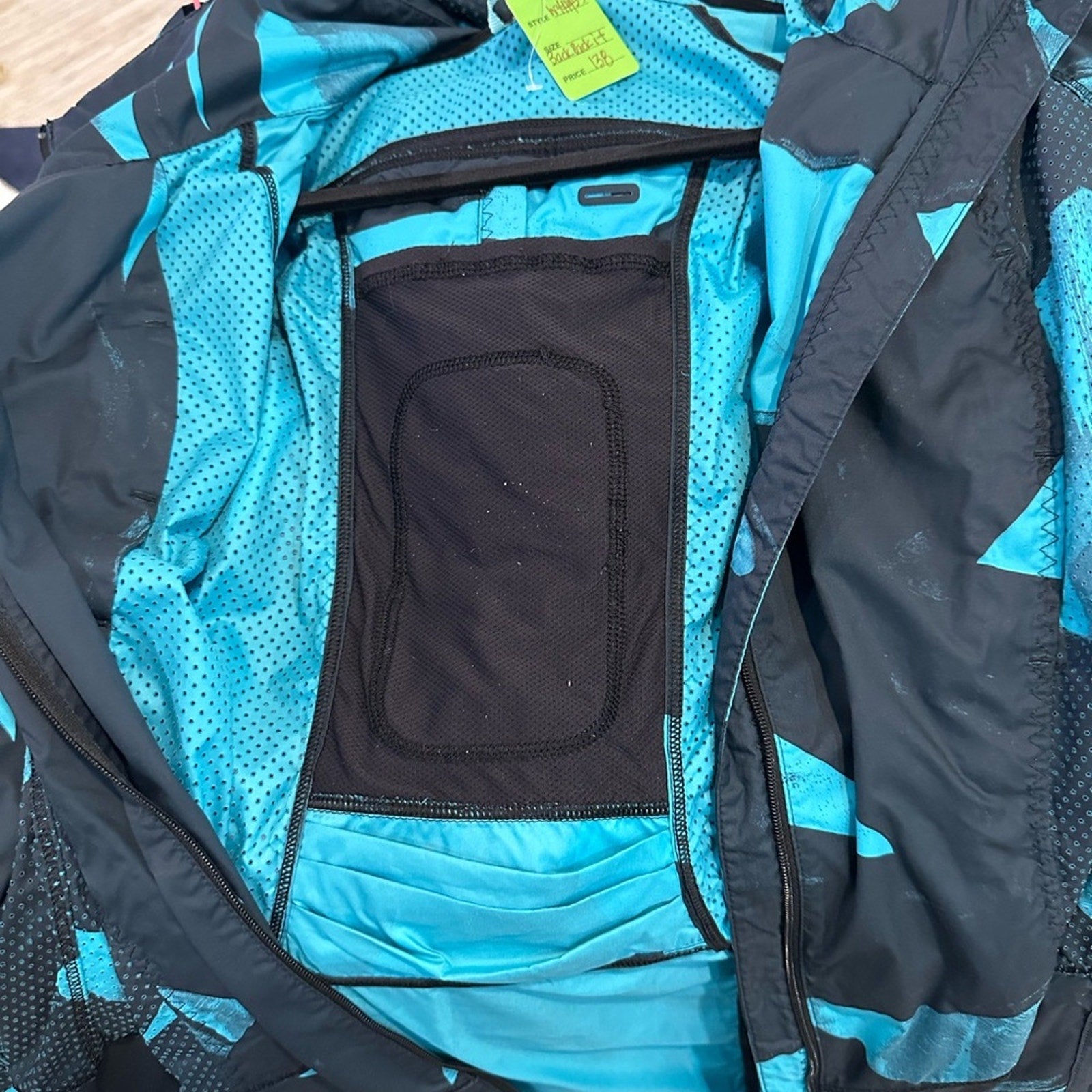 (2175) LULULEMON Back Pack It Jacket Sz 8 **LOVED**