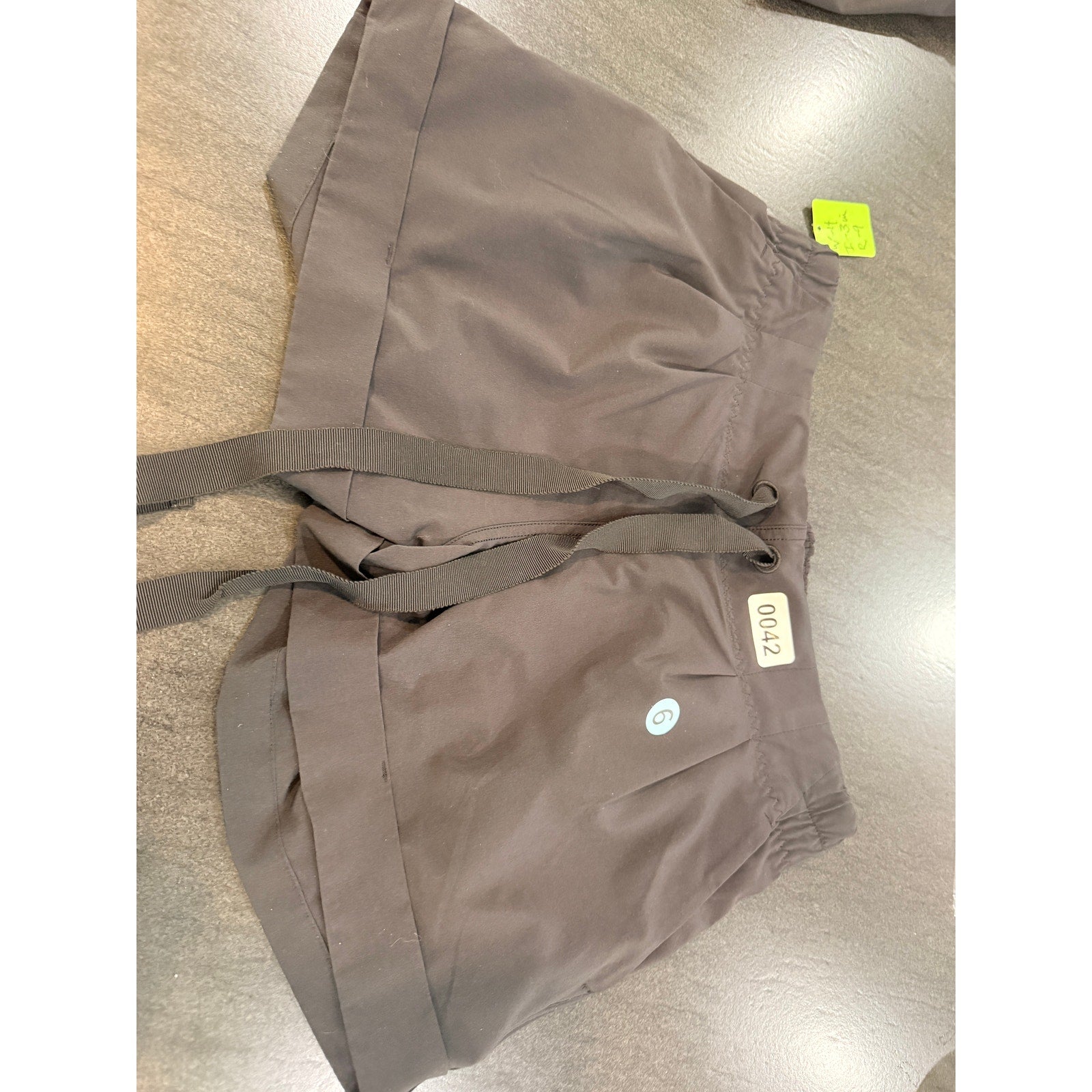 42 - Lululemon Spring Break Away Short II Black Sz 6