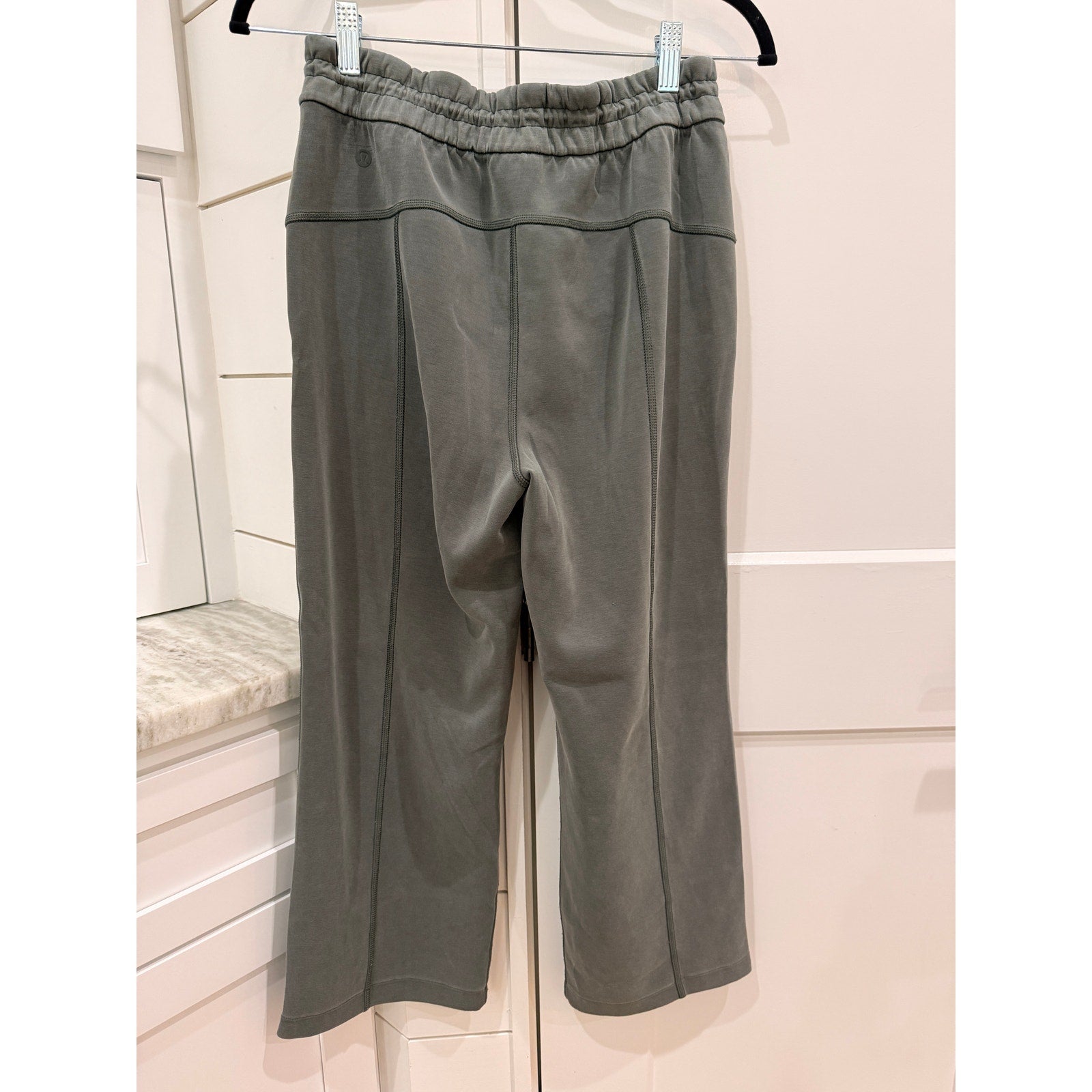 6803 Lululemon Softstreme High-Rise CROP Pant in Smoked Spruce Sz 6 *LOVED