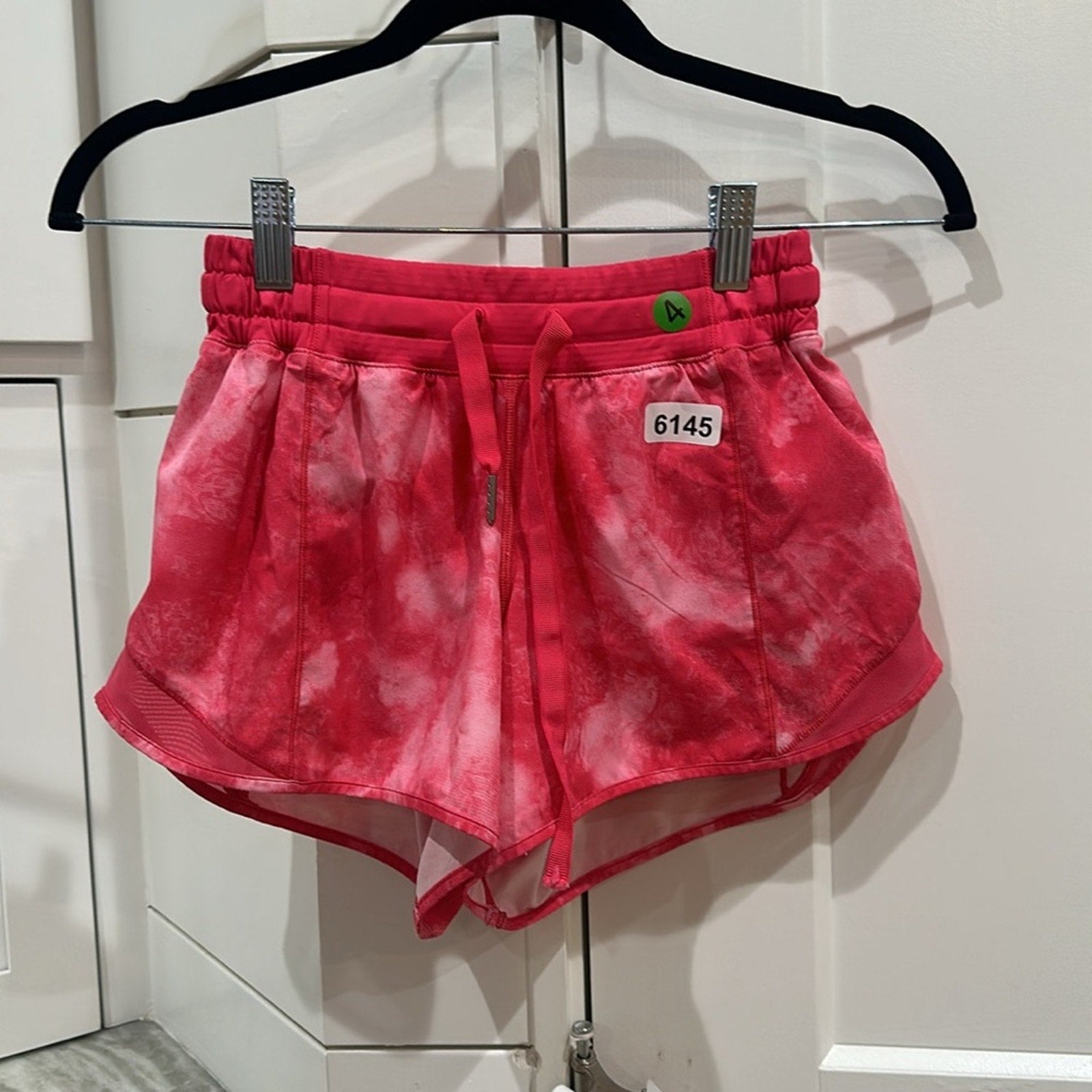 (6145) Hotty Hot HR Lined Short 4" - Sz 4 *LOVED * EUC