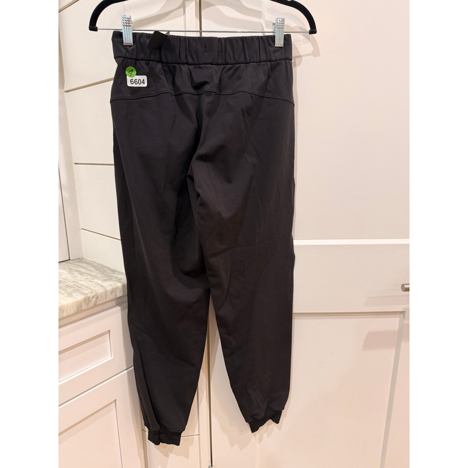 6604 LULULEMON On The Fly Jogger Black sz 4 *LOVED