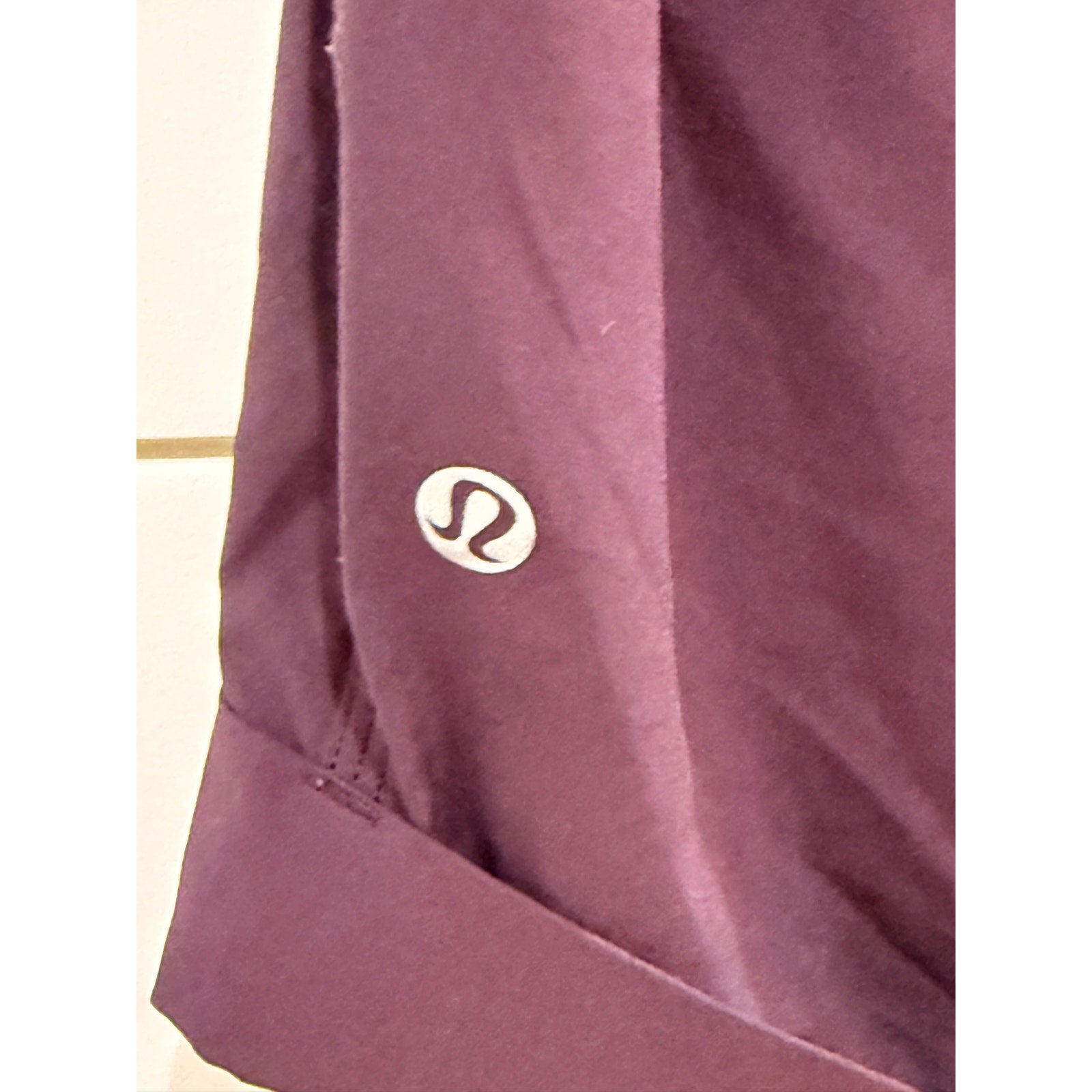 425 - LULULEMON Spring Break Away Short in Marroon/Chianti Sz 6