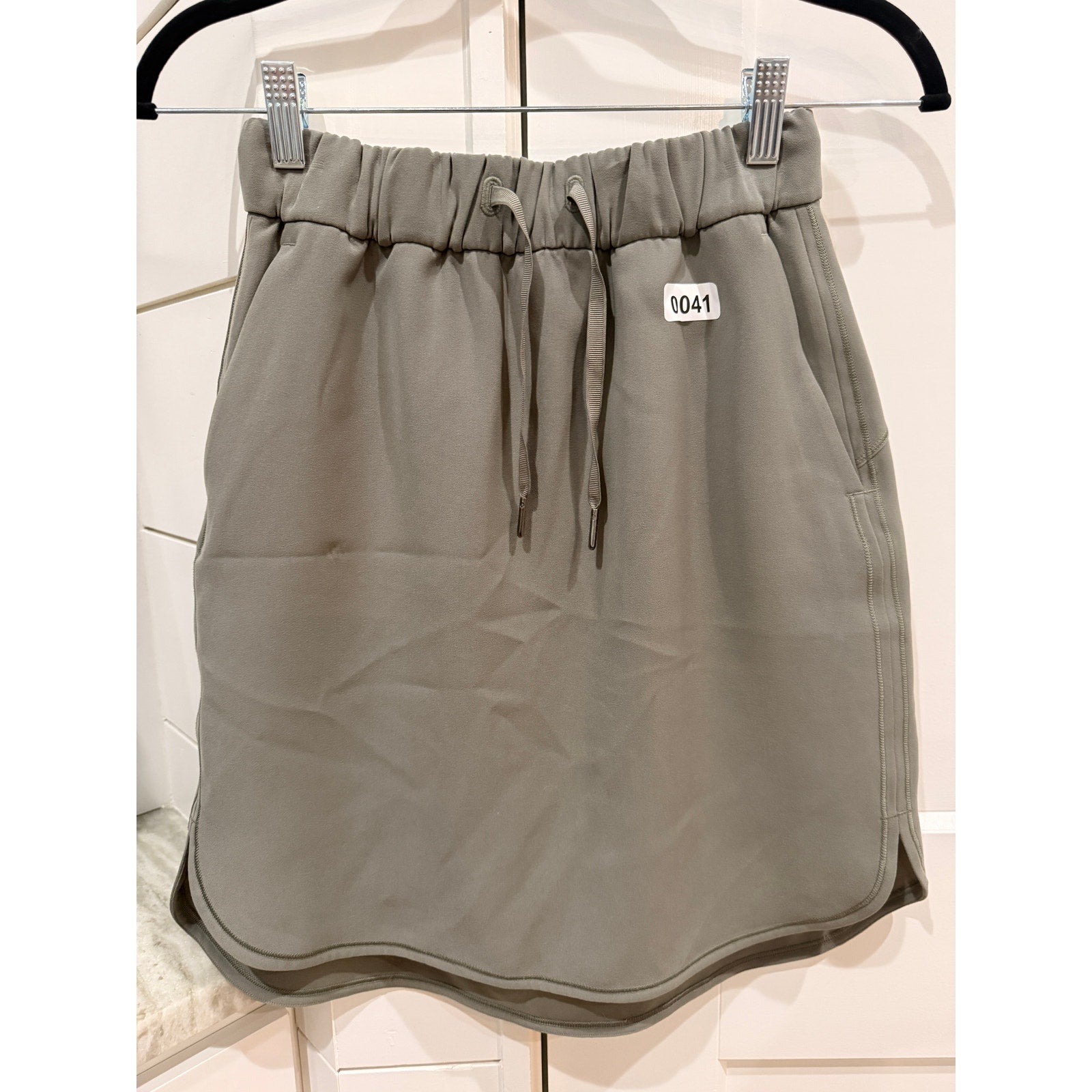 0041 LULULEMON On The Fly Skirt *Woven Grey Sage sz 4 *LOVED