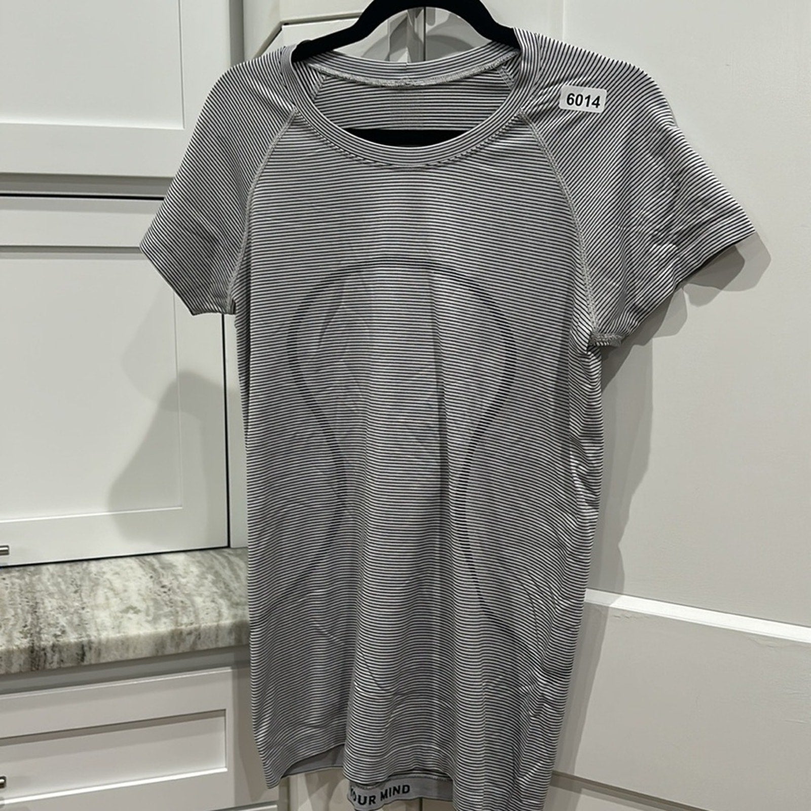 6014 - LULULEMON RUN: Swiftly Tech Short Sleeve *Stripe Sz 12