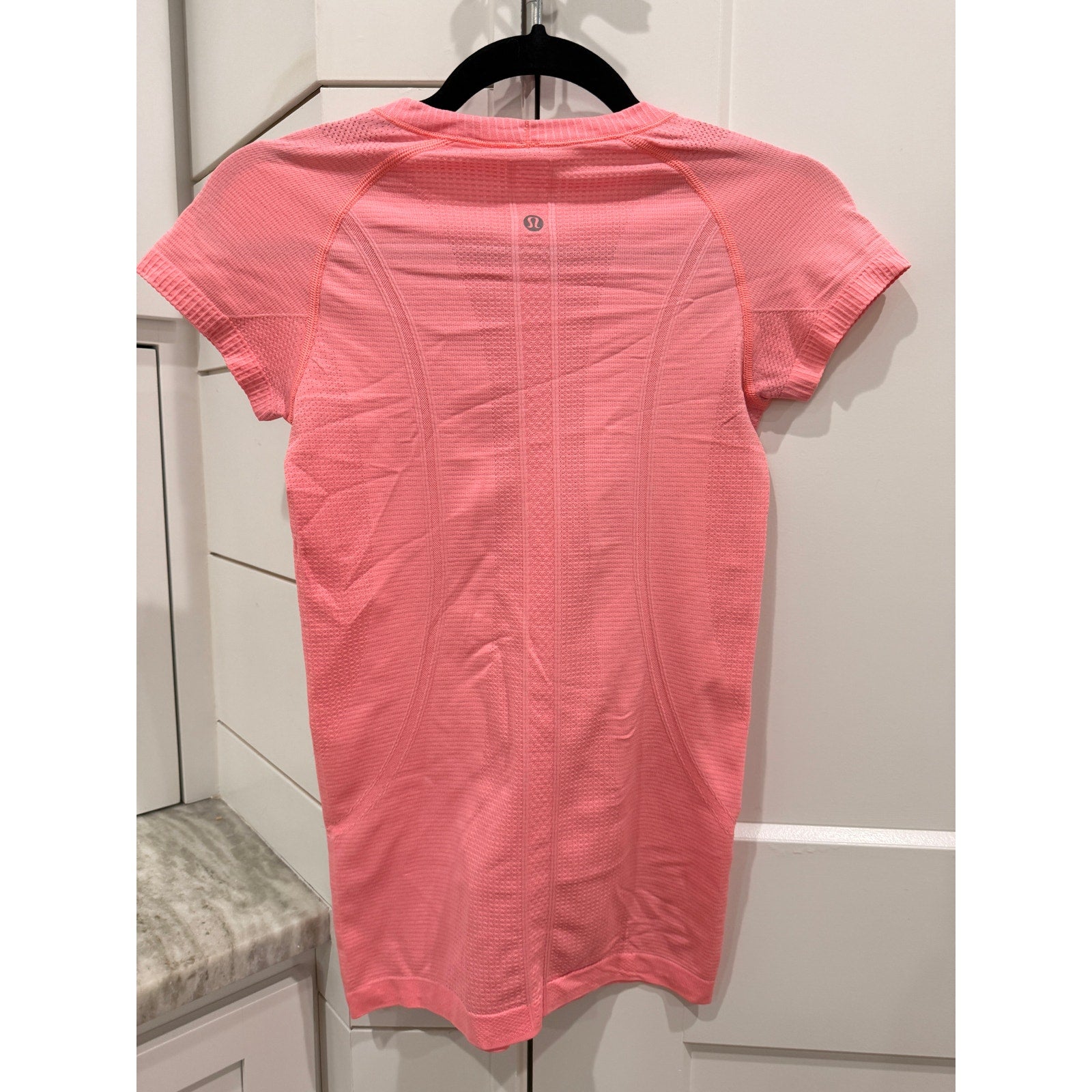 74 - LULULEMON Swiftly Tech Sht-Slve Shirt Hip Lngth in FLAREi Sz 4