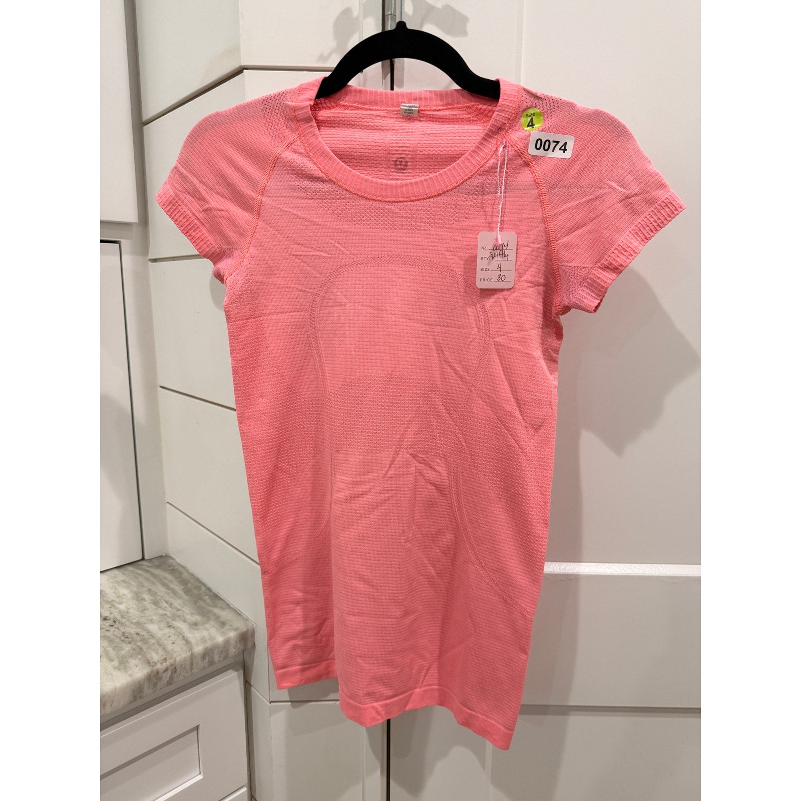 74 - LULULEMON Swiftly Tech Sht-Slve Shirt Hip Lngth in FLAREi Sz 4