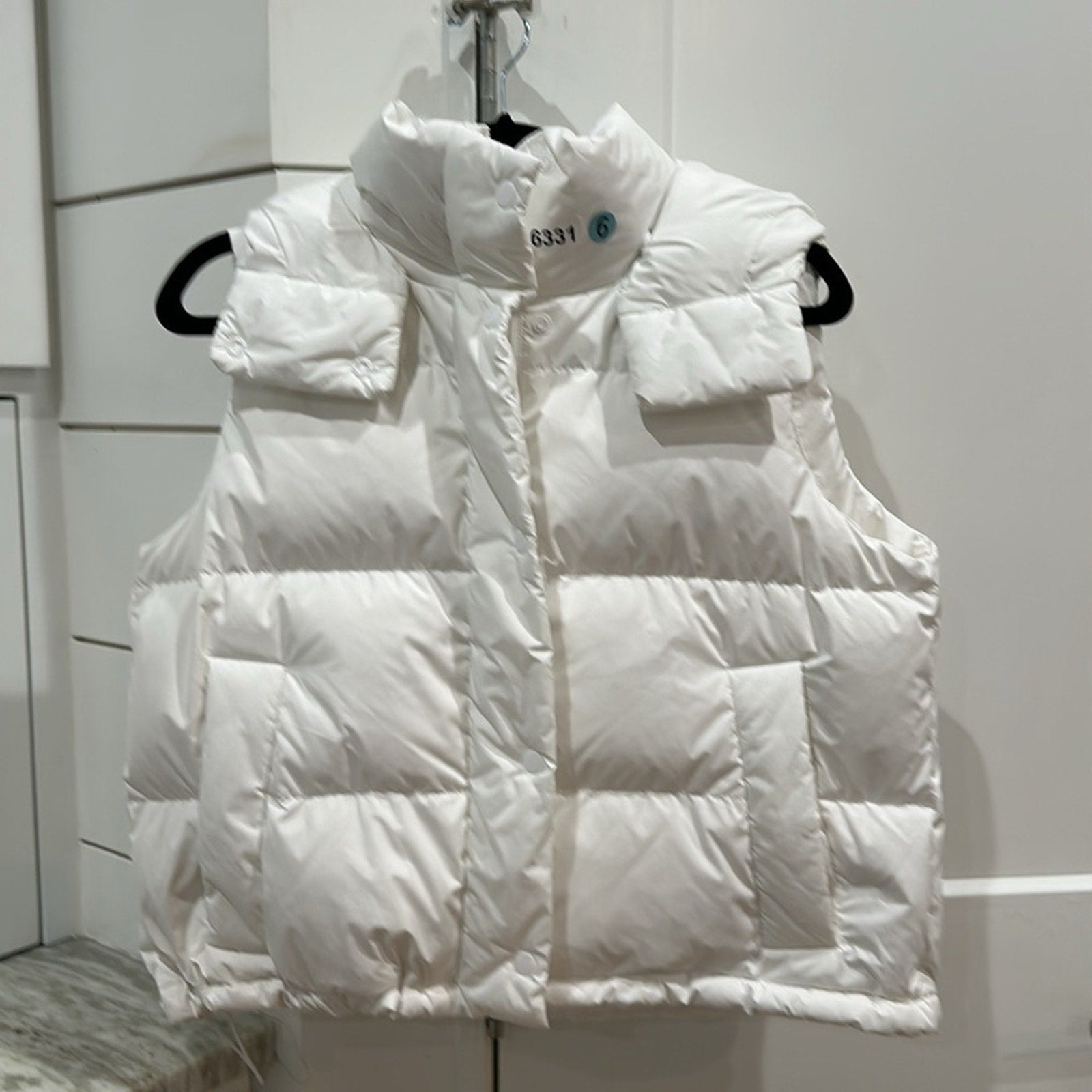 (6331) LULULEMON Wunder Puff Cropped Vest Sz 6 in White