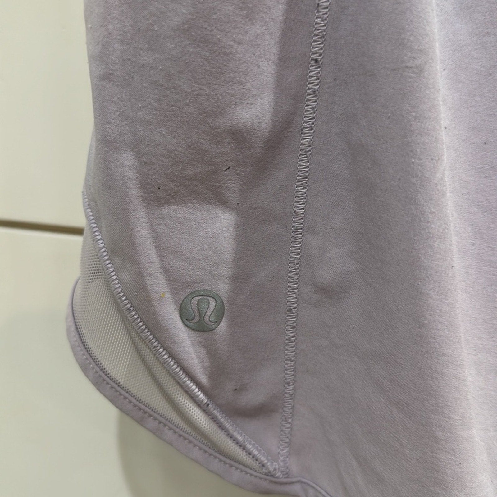 (6358) Lululemon Hotty Hot Short *High-Rise 2.5" Lavender Dew In SZ 10