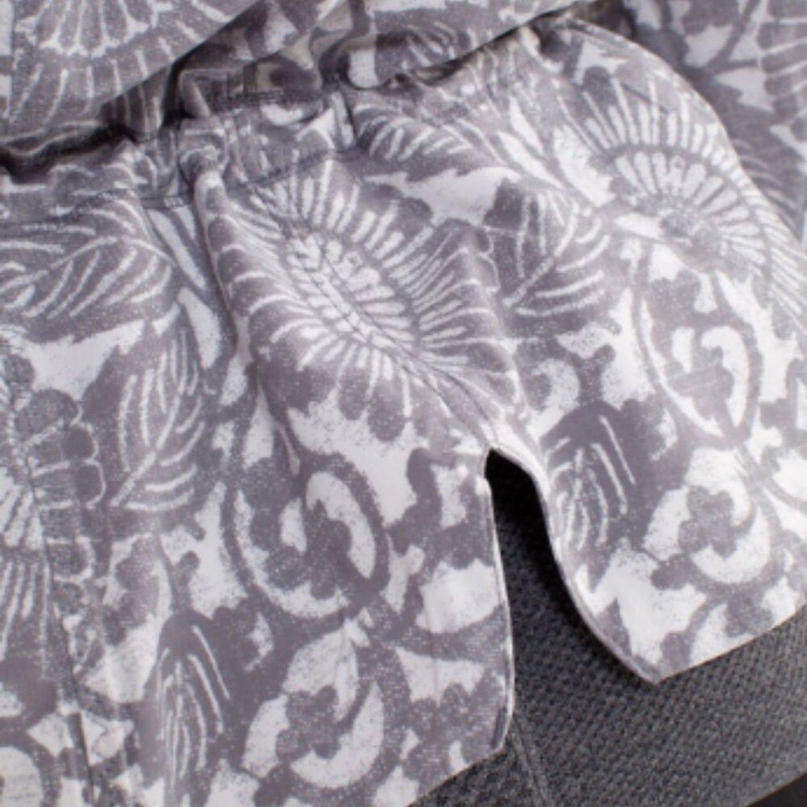 (2475) LULULEMON Run: Travel To Track Jacket *Print Sz 10/12 P2P=17.5" **LOVED**