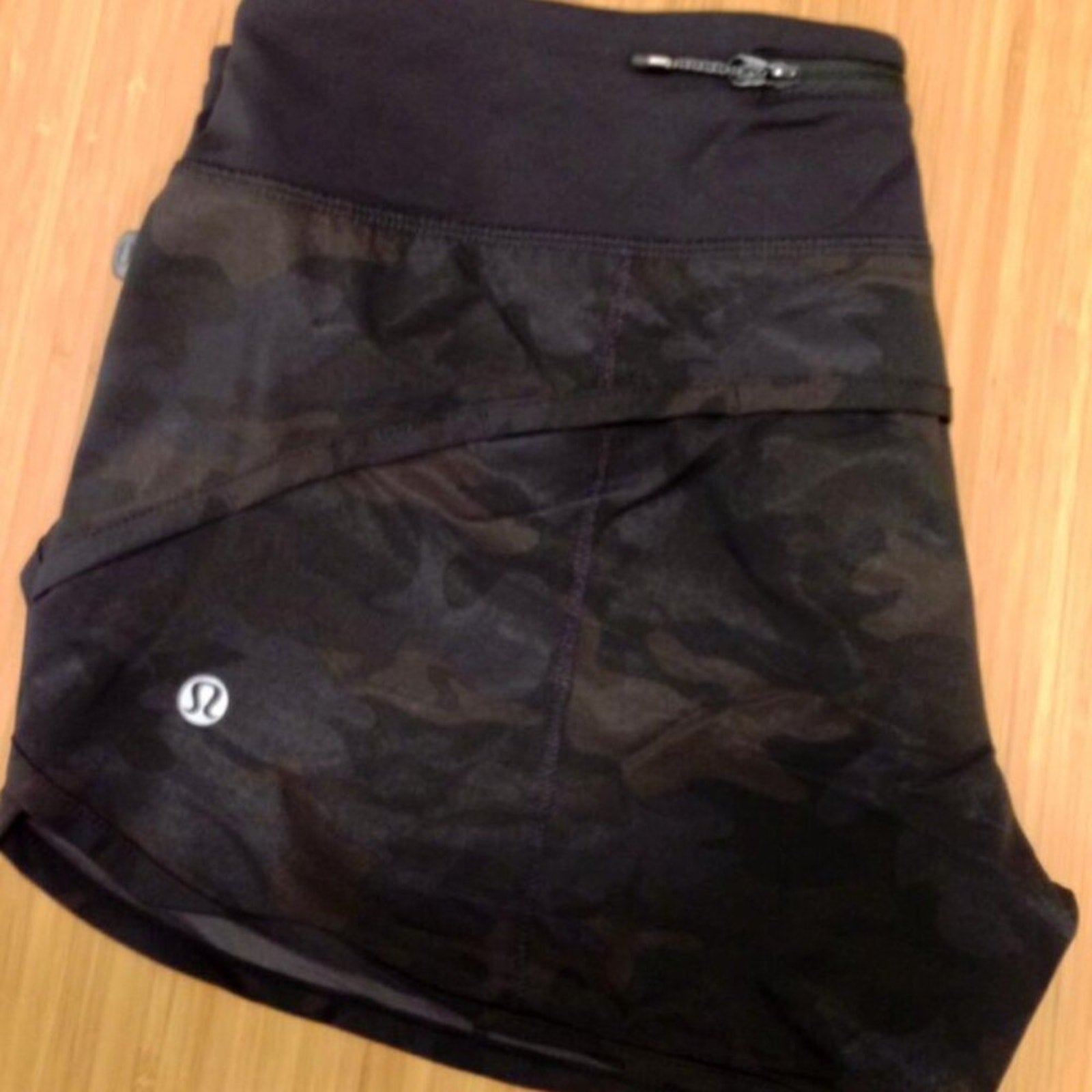 6966 Lululemon Run: Speed Short *4-way Stretch Savasana Camo - New Black sz 8