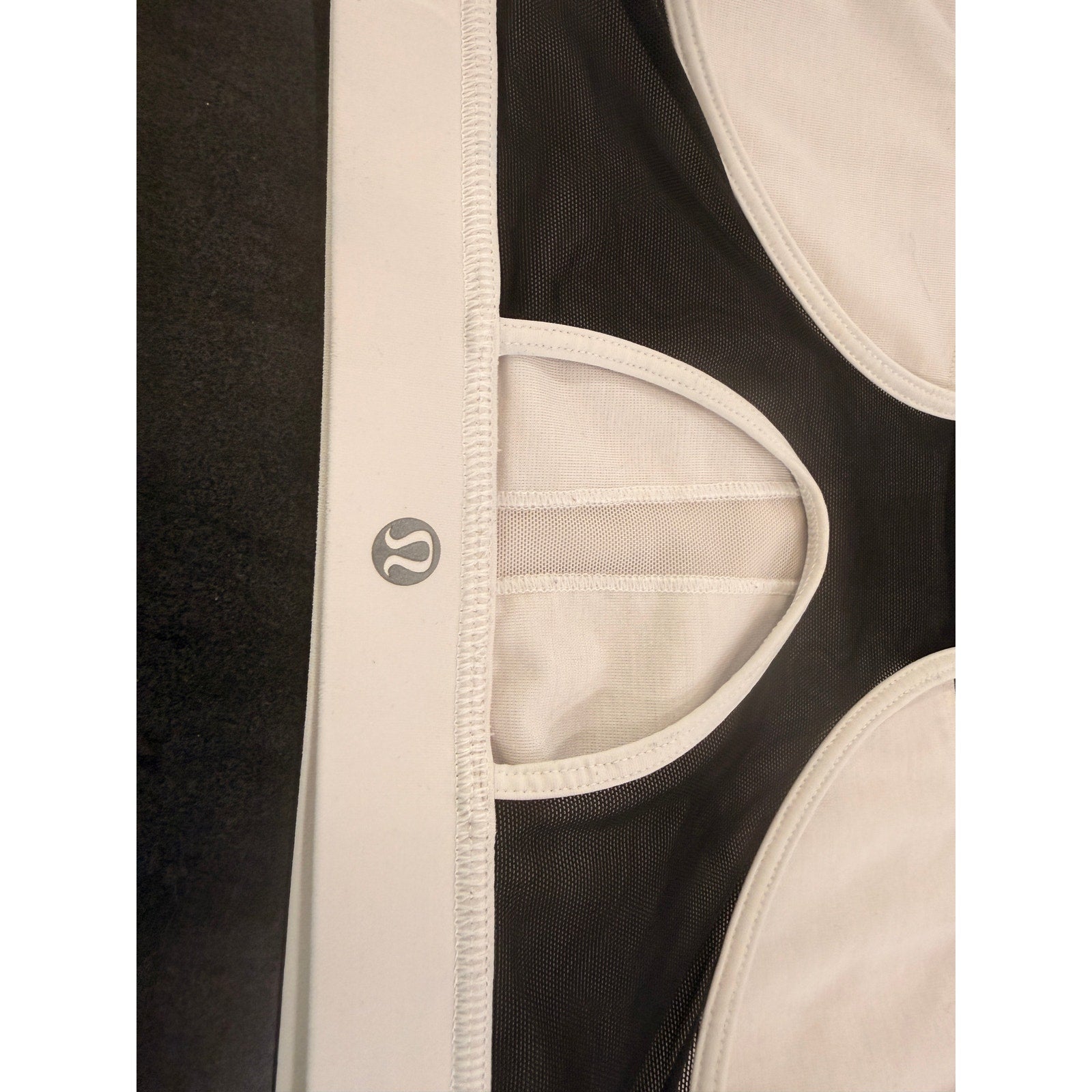 55 - Lululemon Meesh Bra White / Black Sz 10 *NO PADS *FLAW