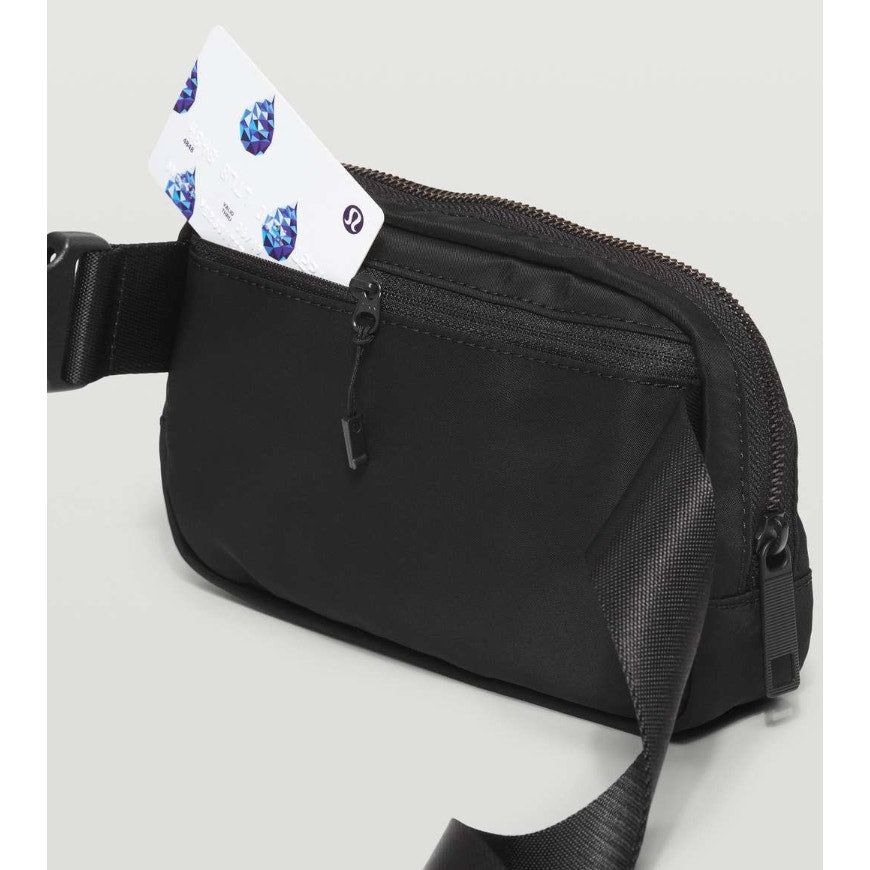 93 NWT LULULEMON Everywhere Belt Bag 1L *WHITE