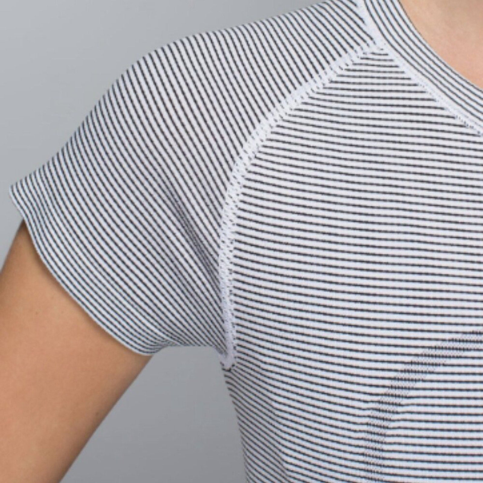 (6014)  🍋 LULULEMON RUN: Swiftly Tech Short Sleeve *Stripe Sz 12