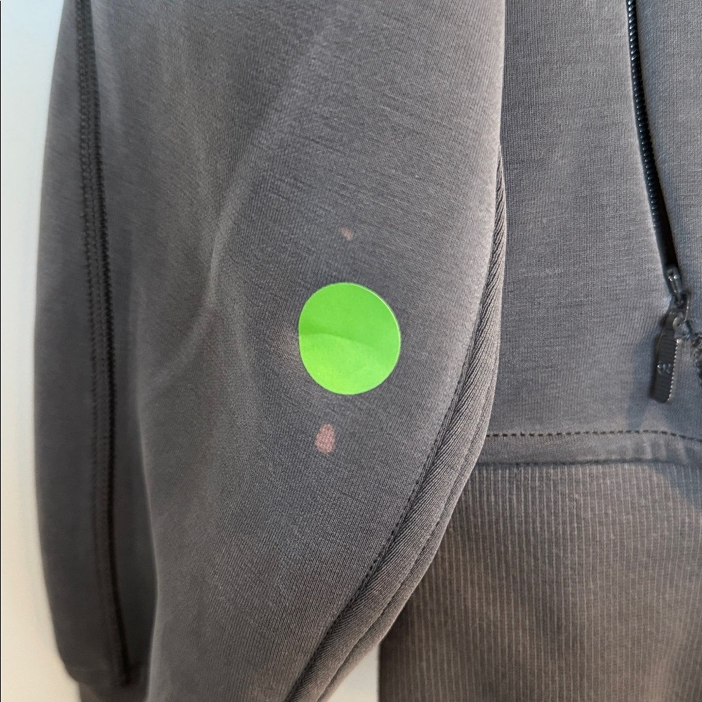 6922 Lululemon Softstreme Pocketed Hoodie in Graphite Grey **FLAW