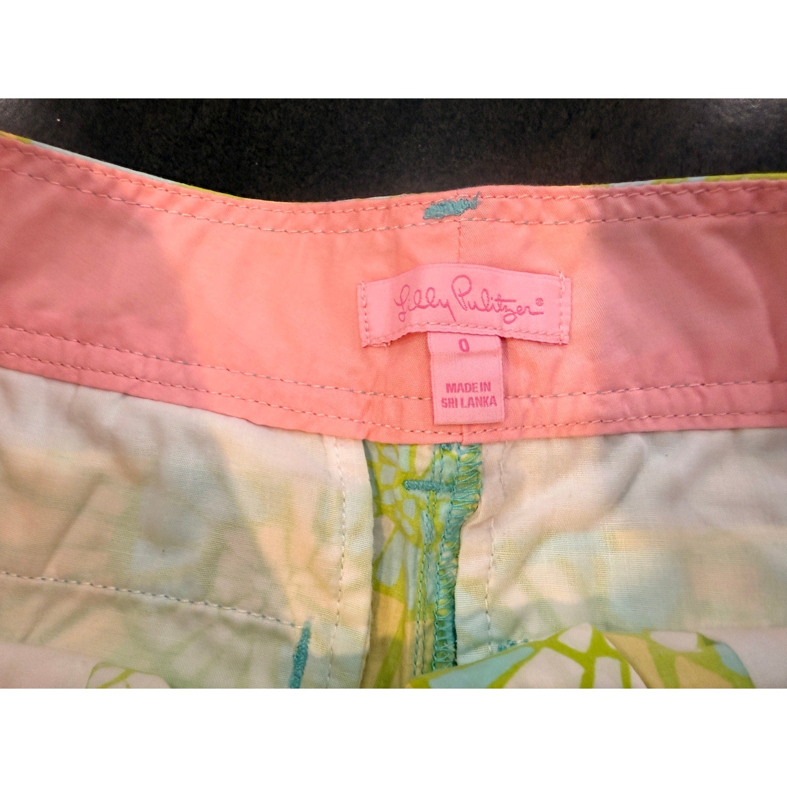 448 - LILLY PULITZER On The Half Shell Mosaic Yellow Blue Green Shorts Sz 0