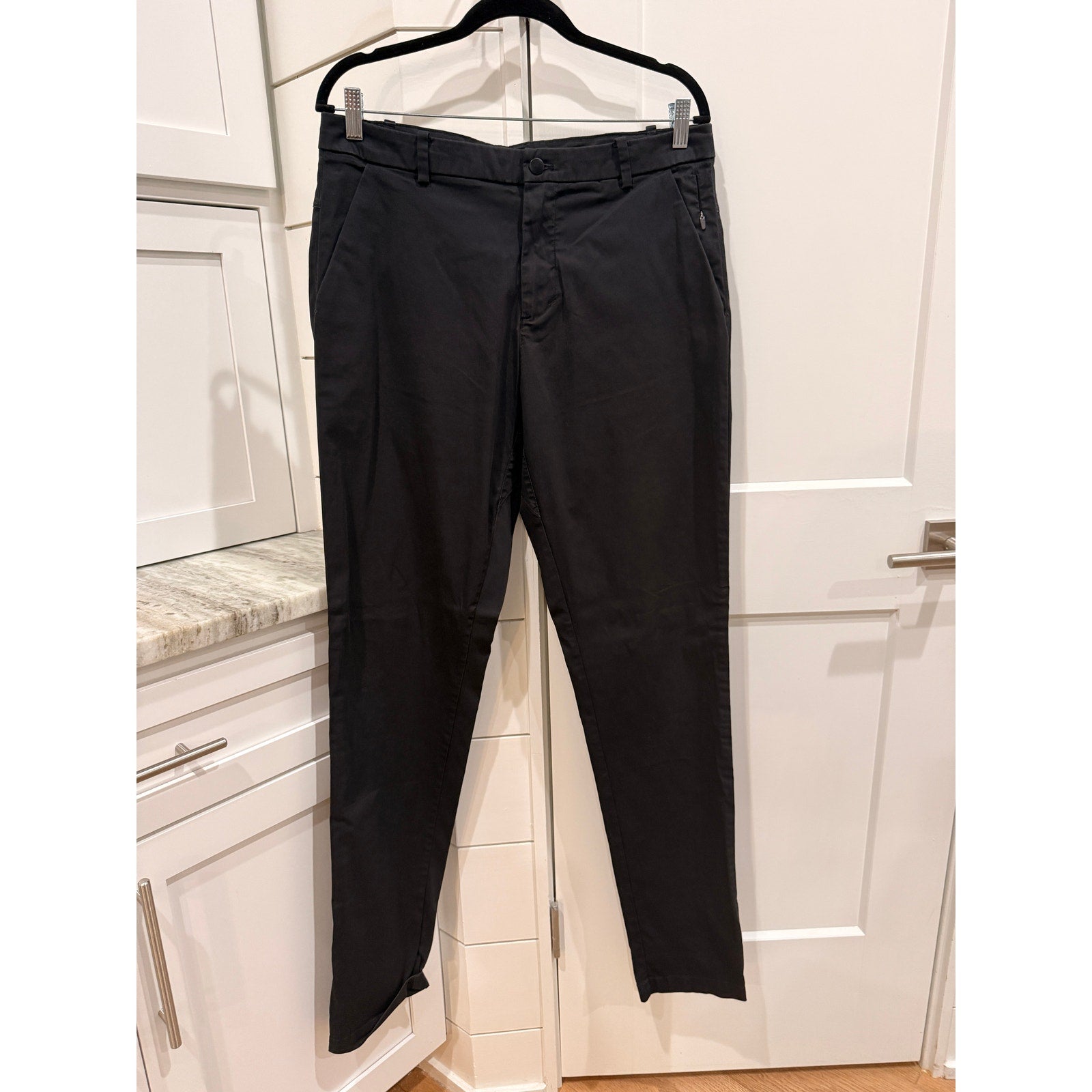 6761 - LULULEMON Commission Pant Classic *Swift Cotton 37" in BLACK 33W