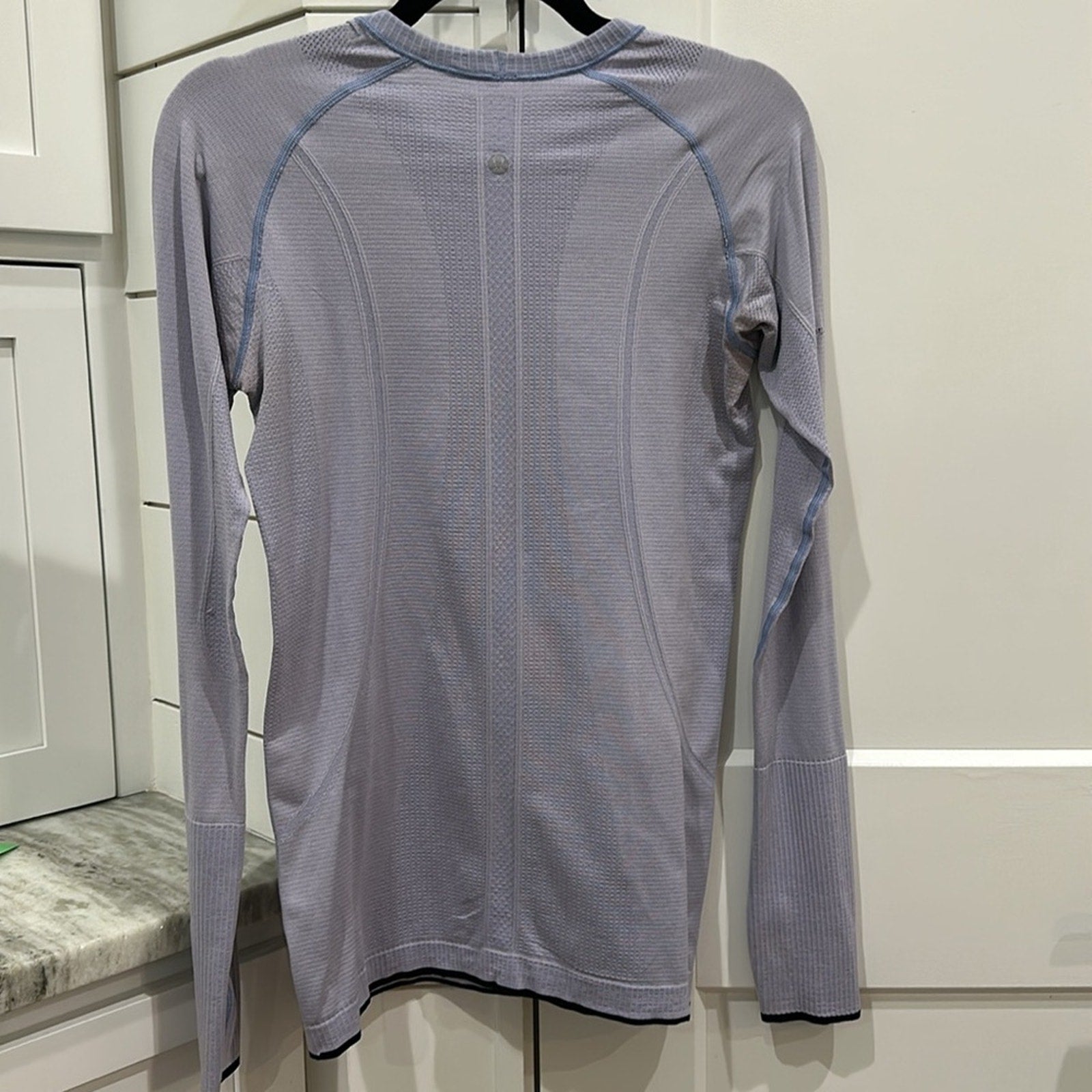 6040 - LULULEMON Run: Swiftly Tech Long Sleeve Crew Sz 8 *RARE *FLAW