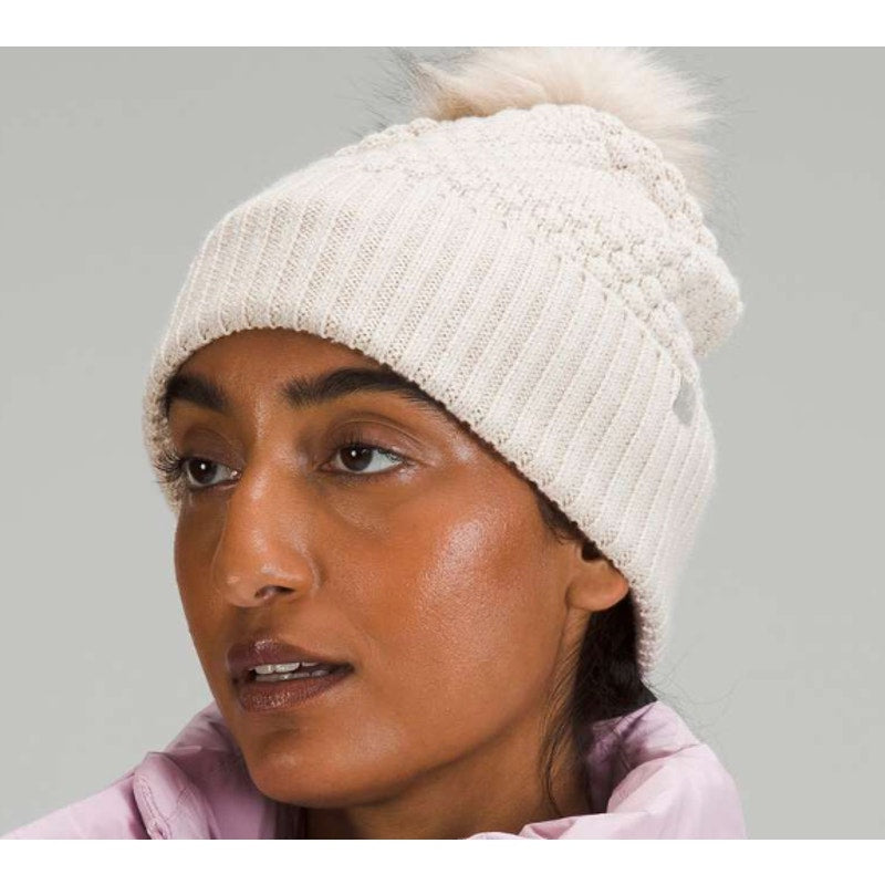 0017 NWT Lululemon Womens Bubble Knit Pom Beanie