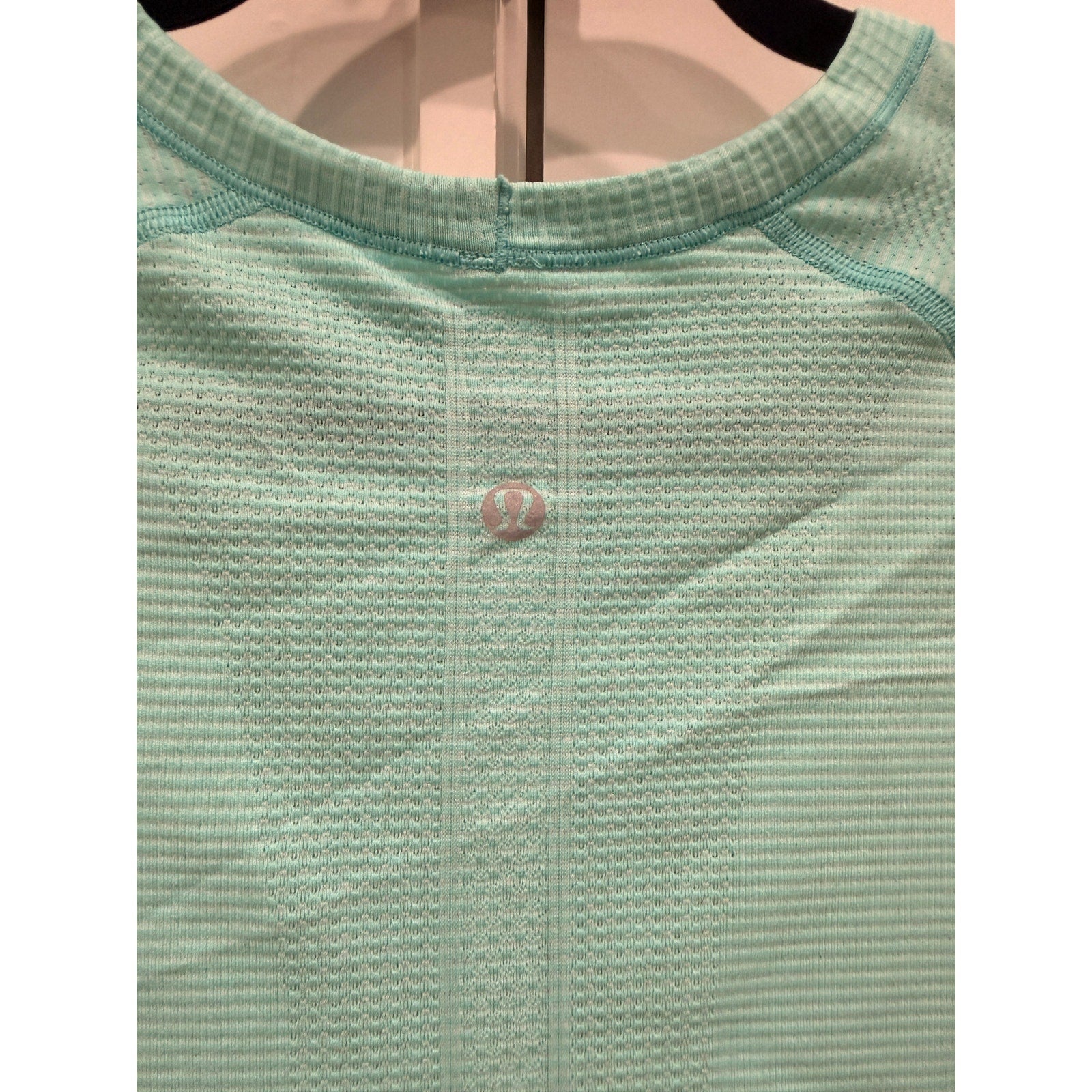 6940 - LULULEMON Swiftly Tech Long Sleeve Shirt in Menthol Sz 12 **