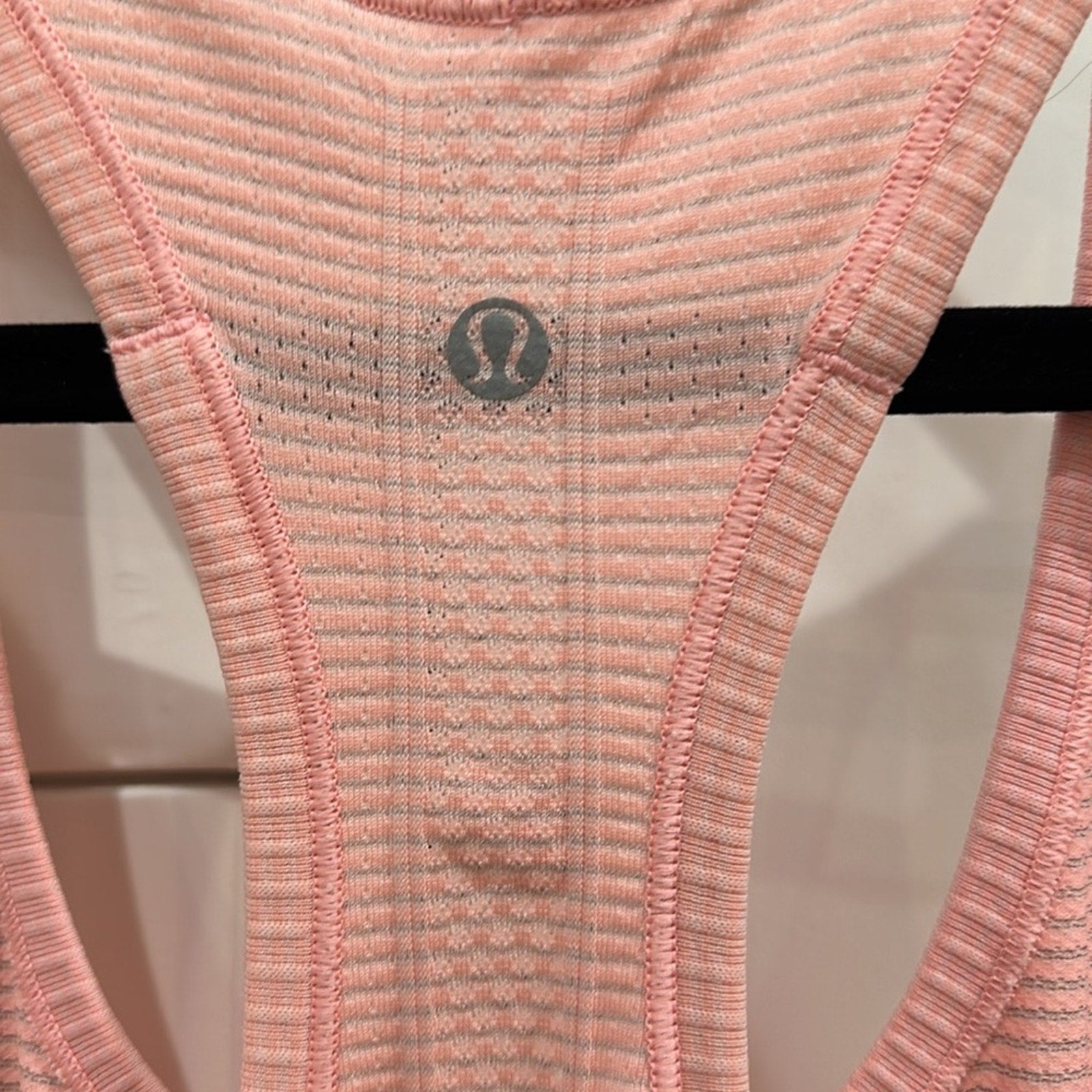 6096 - LULULEMON RUN: Swiftly Tech Racerback Sz 10 ** FLAW