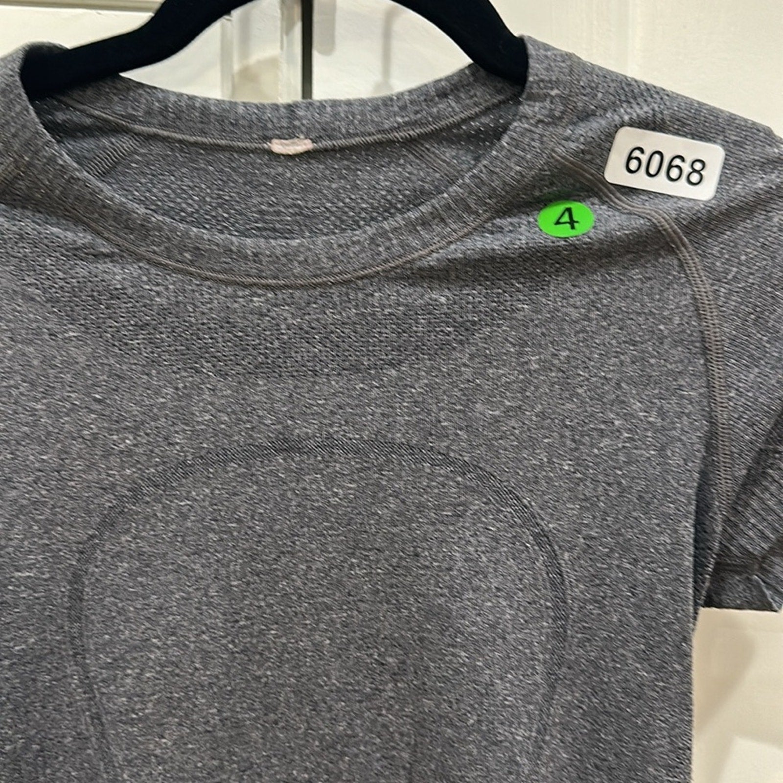 (6068)  🍋 LULULEMON RUN: Swiftly Tech Short Sleeve Crew Sz 4 **LOVED